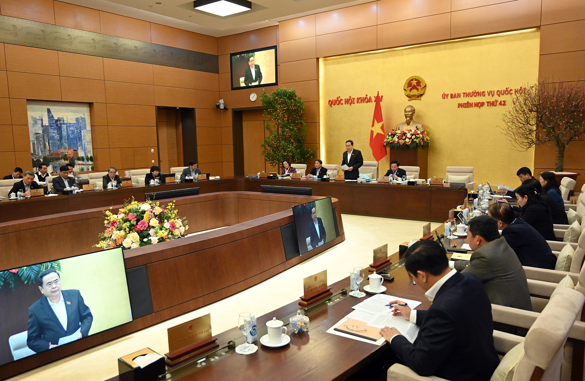 Quang cảnh phiên họp thứ 42 Ủy ban Thường vụ Quốc hội.