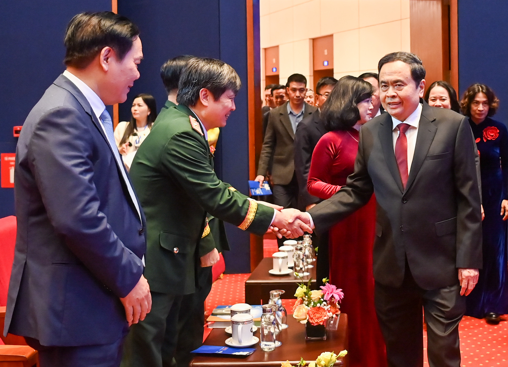 Chủ tịch Quốc hội Trần Thanh Mẫn với các đại biểu tại lễ kỷ niệm.