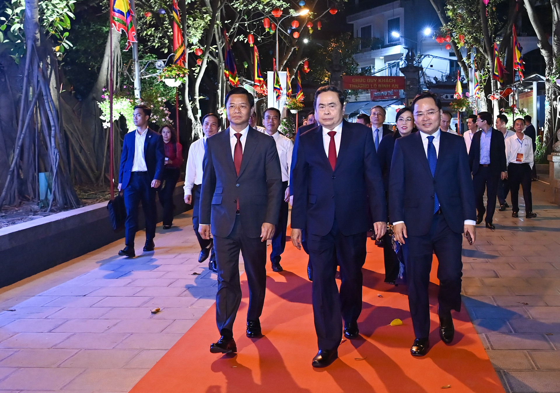 Chủ tịch Quốc hội Trần Thanh Mẫn và lãnh đạo tỉnh Bắc Ninh dự buổi lễ.