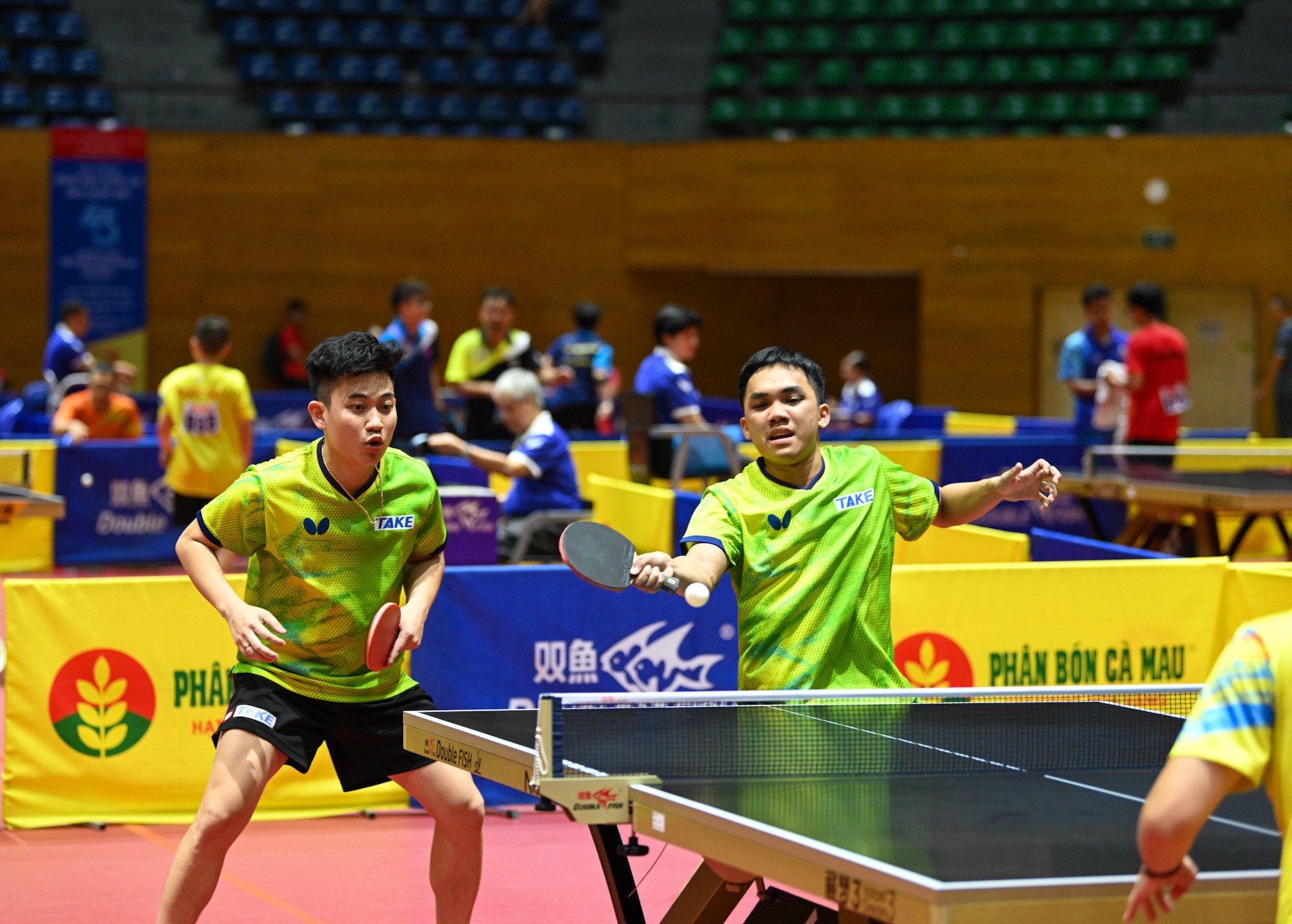 Trong ván đấu đầu tiên, Đinh Anh Hoàng - Lê Đình Đức thi đấu áp đảo và nhanh chóng giành thắng lợi với tỷ số 11-4. Trong ván đấu đầu tiên, Đinh Anh Hoàng - Lê Đình Đức thi đấu áp đảo và nhanh chóng giành thắng lợi với tỷ số 11-4.