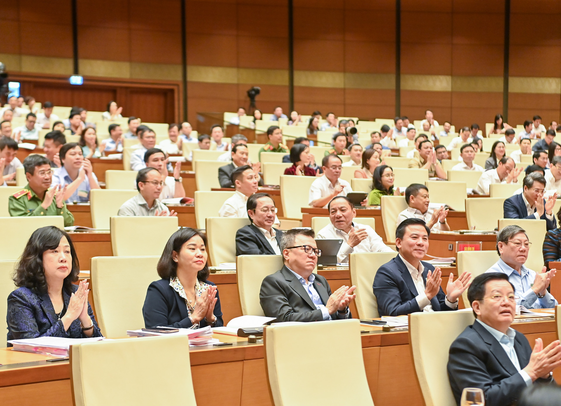 Các đại biểu tham dự tại Hội trường Diên Hồng.