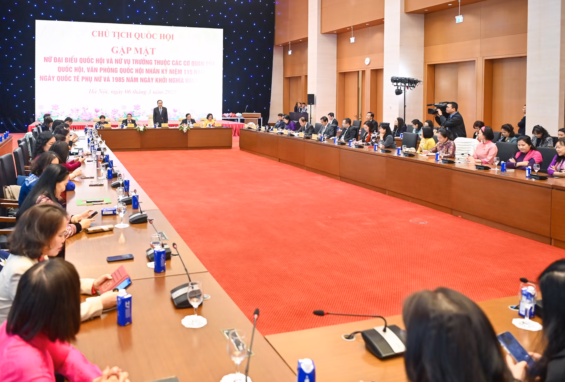Quang cảnh cuộc gặp mặt tại Nhà Quốc hội.