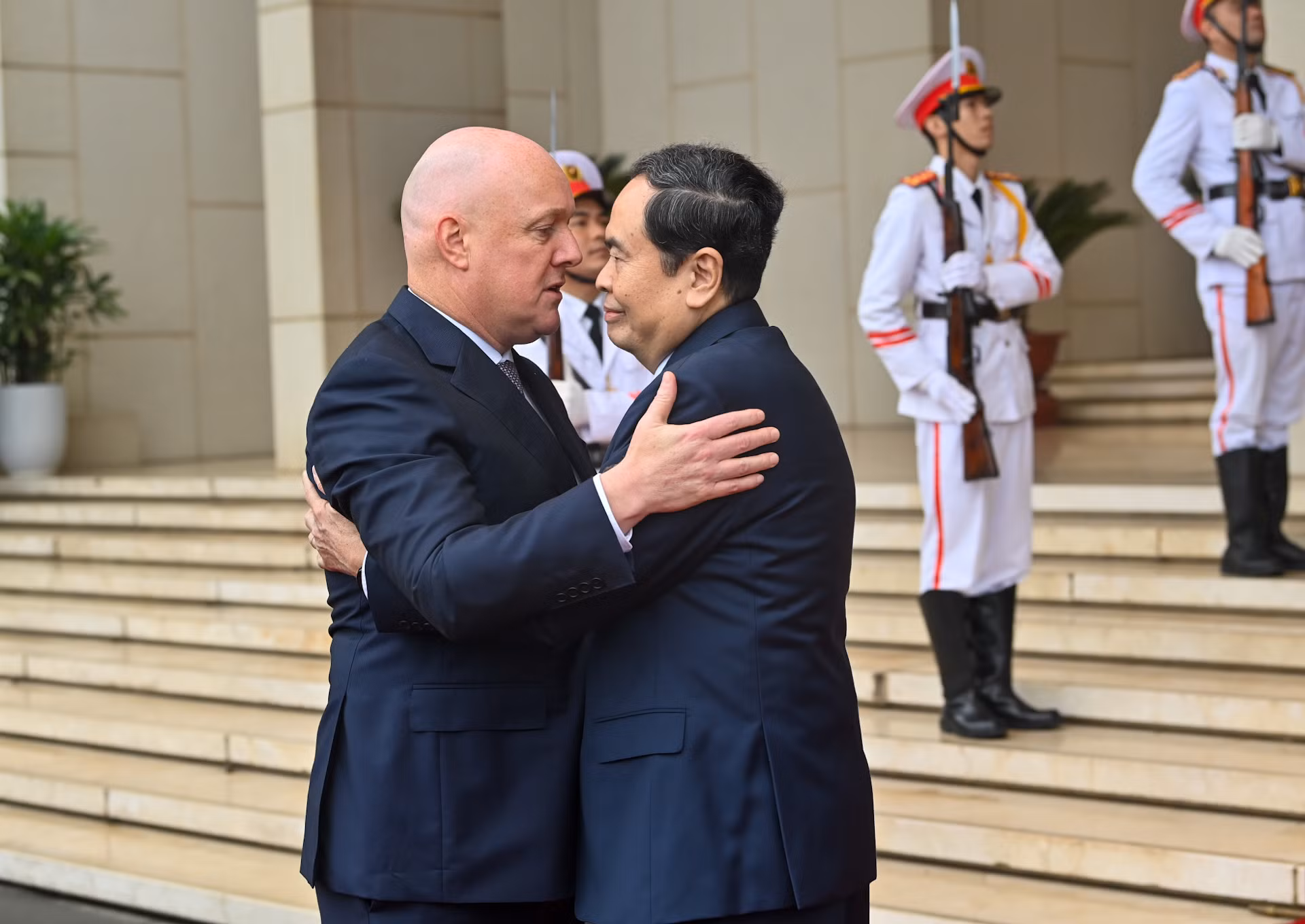 Chủ tịch Quốc hội Trần Thanh Mẫn tiễn Thủ tướng New Zealand Christopher Luxon.