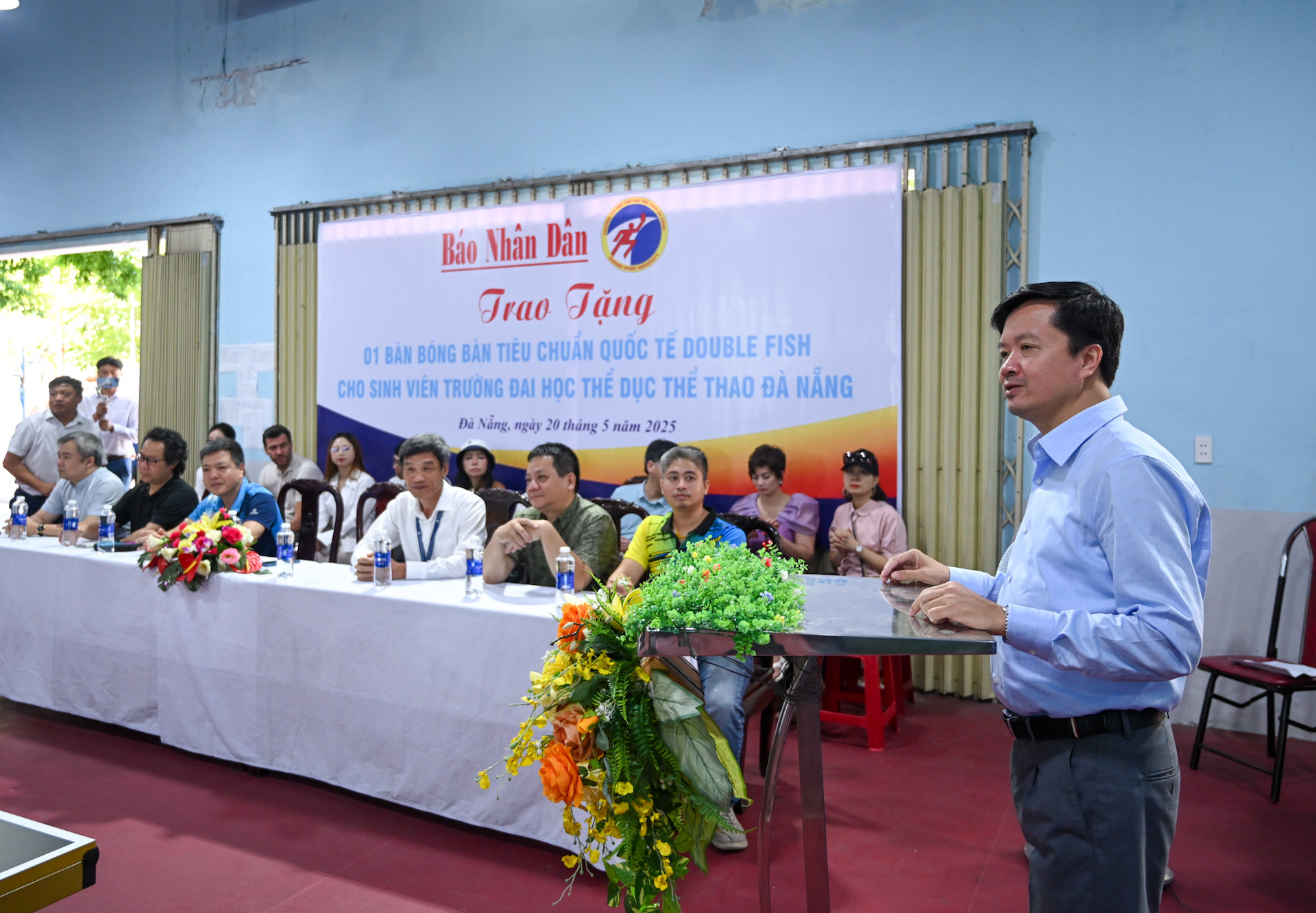 Đồng chí Tạ Quang Dũng, Trưởng ban Văn hóa-Xã hội Báo Nhân Dân, Trưởng Ban tổ chức giải phát biểu tại buổi trao tặng.