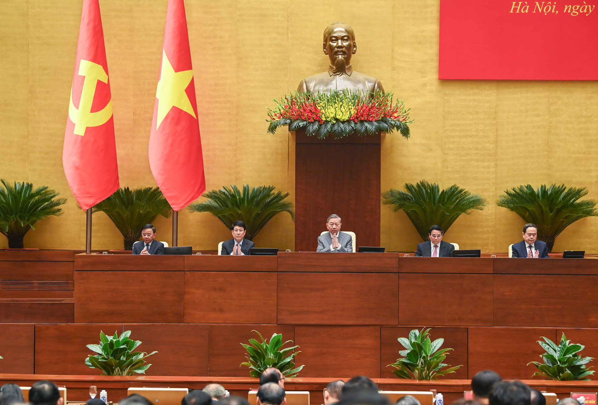 Tổng Bí thư Tô Lâm, Trưởng Ban Chỉ đạo Trung ương về phát triển khoa học, công nghệ, đổi mới sáng tạo và chuyển đổi số và các đồng chí lãnh đạo Đảng, Nhà nước chủ trì hội nghị.