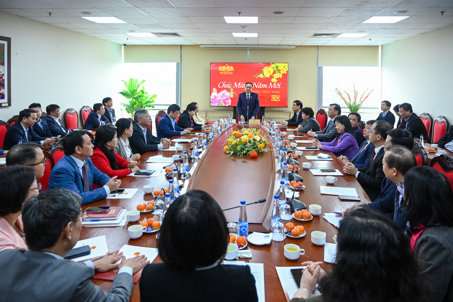 Chủ tịch Quốc hội Trần Thanh Mẫn phát biểu chỉ đạo tại cuộc làm việc với Ủy ban Văn hóa, Giáo dục và Ủy ban Xã hội. Chủ tịch Quốc hội Trần Thanh Mẫn phát biểu chỉ đạo tại cuộc làm việc với Ủy ban Văn hóa, Giáo dục và Ủy ban Xã hội.