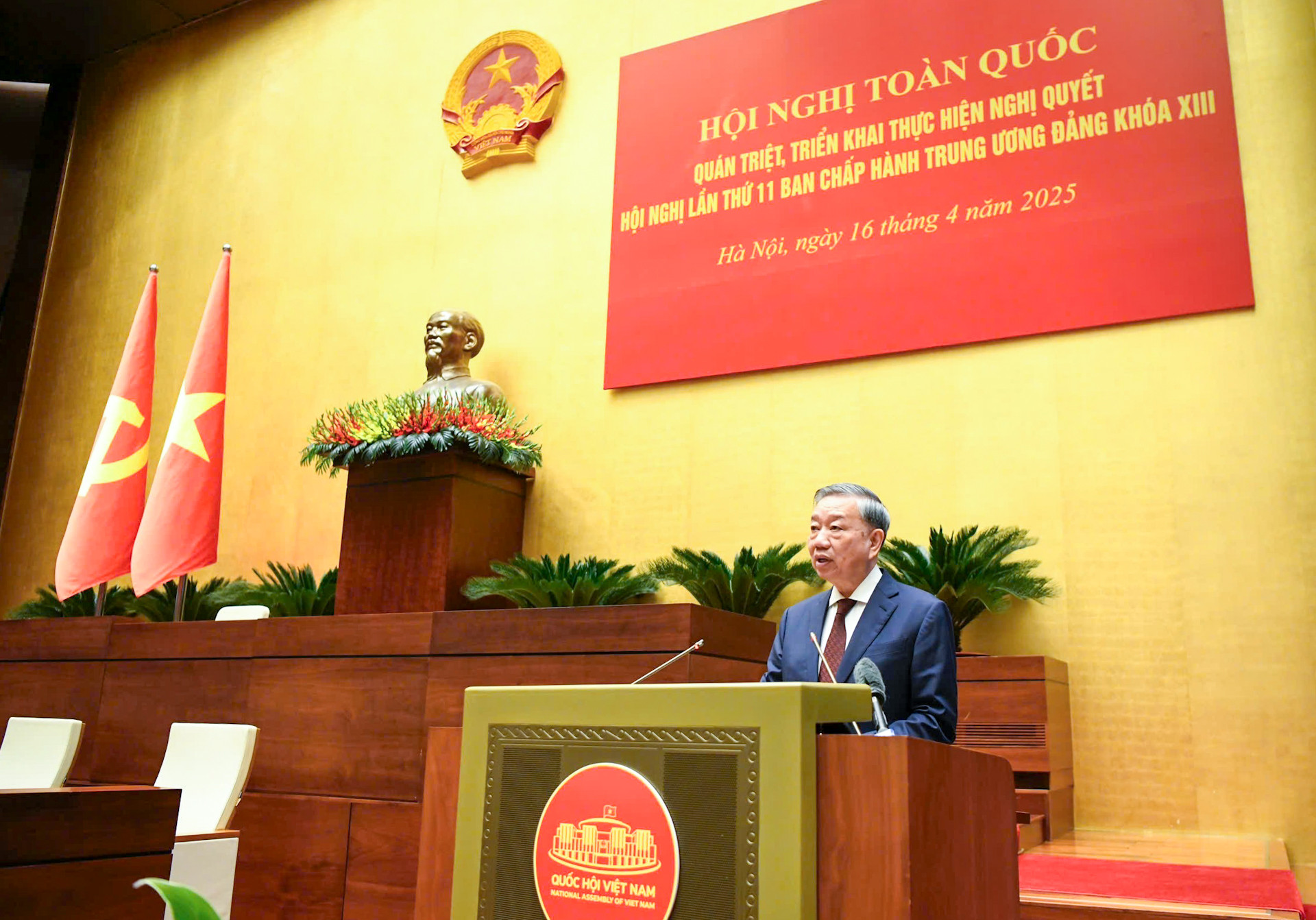 [Ảnh] Tổng Bí thư Tô Lâm phát biểu chỉ đạo tại Hội nghị toàn quốc quán triệt Nghị quyết Hội nghị Trung ương 11 khóa XIII ảnh 1