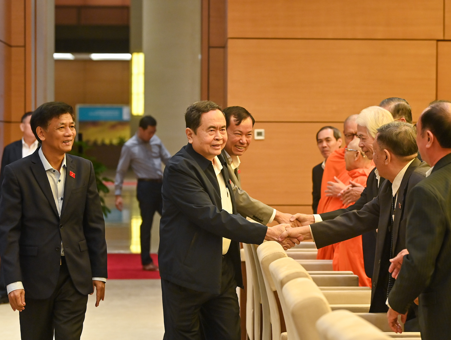 Chủ tịch Quốc hội Trần Thanh Mẫn với các đại biểu tại cuộc gặp mặt. Chủ tịch Quốc hội Trần Thanh Mẫn với các đại biểu tại cuộc gặp mặt.