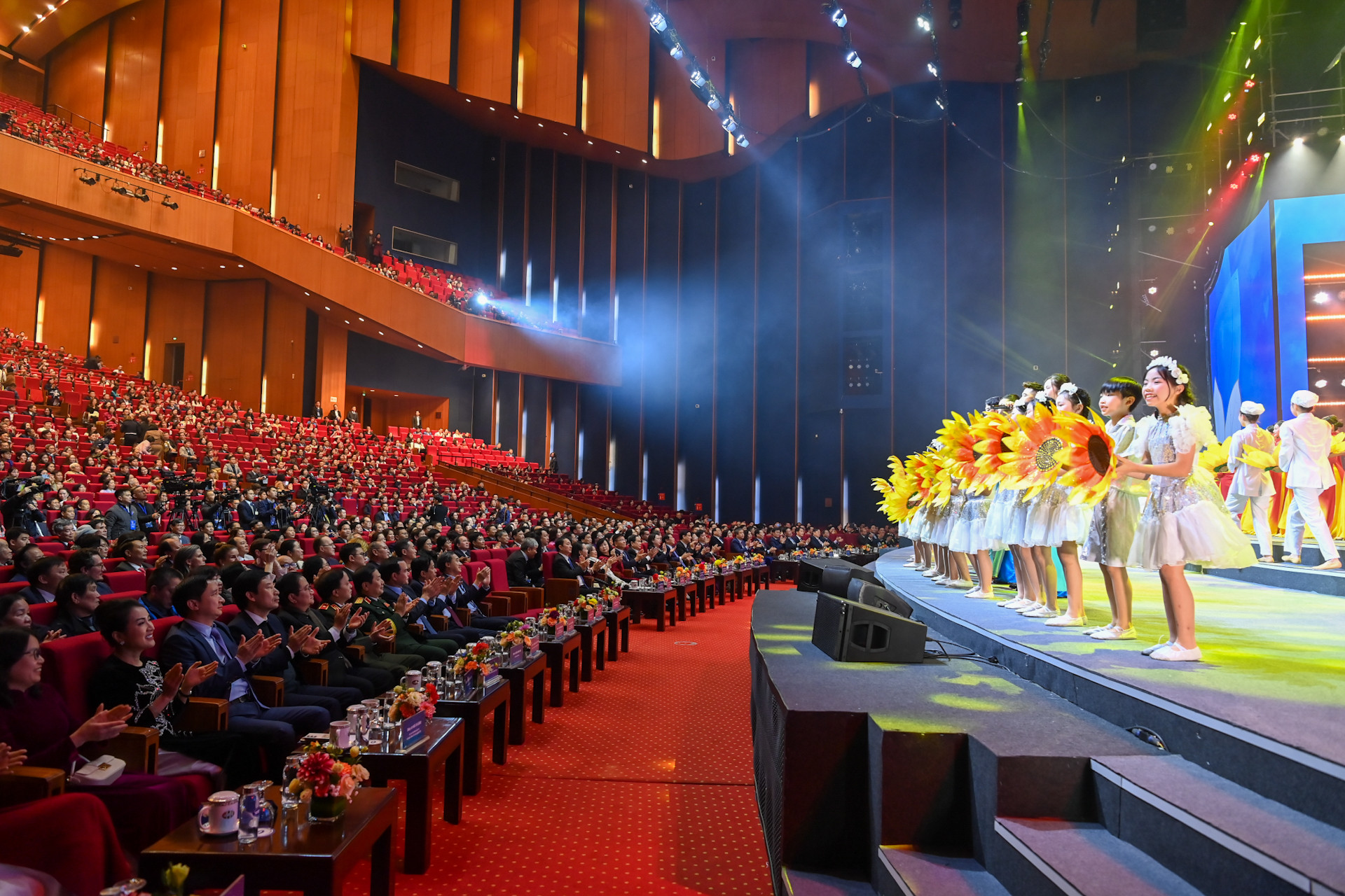 Lễ kỷ niệm 70 năm Ngày Thầy thuốc Việt Nam được tổ chức trọng thể tại Trung tâm Hội nghị quốc gia (Hà Nội).