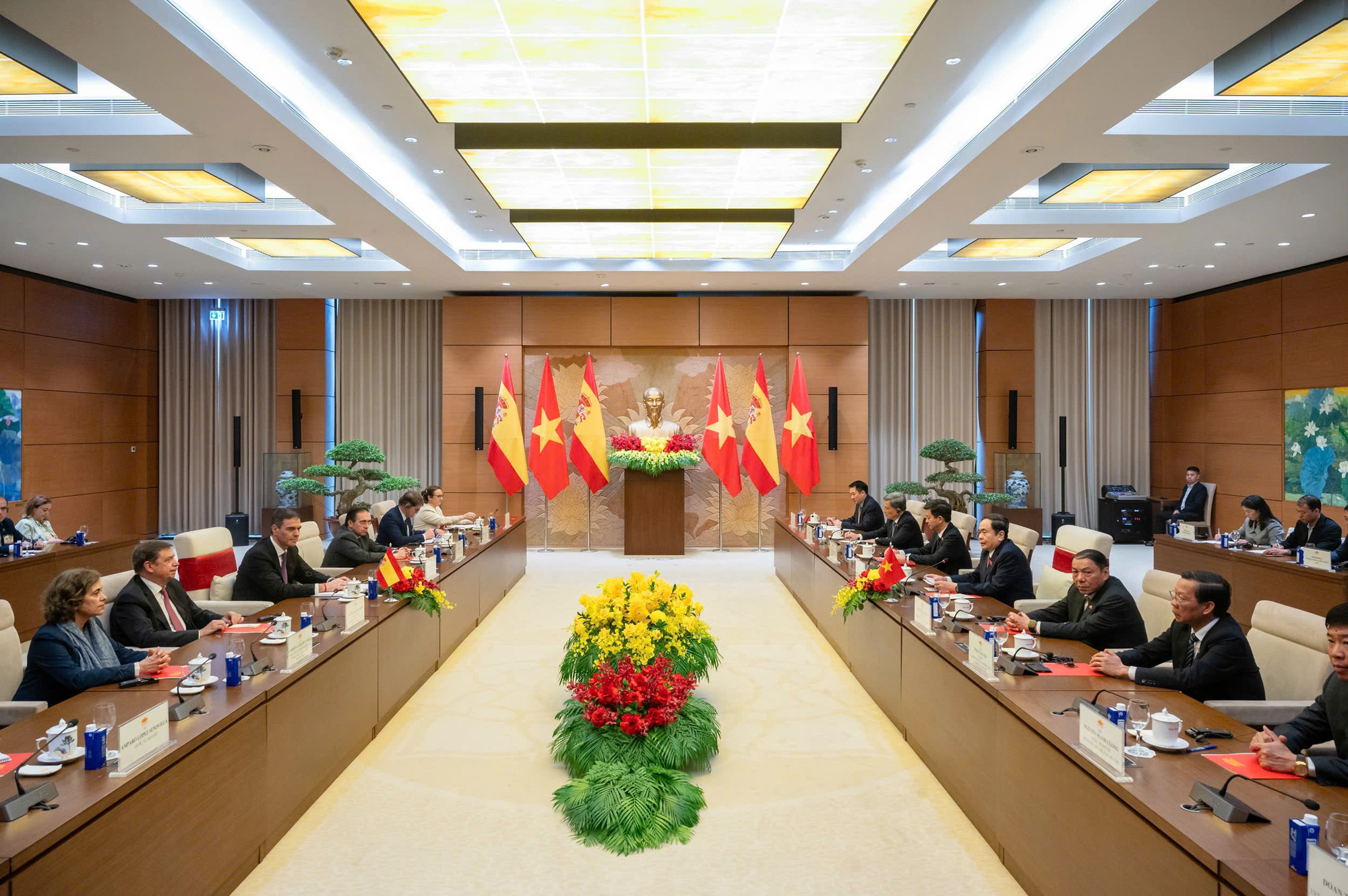 [Ảnh] Chủ tịch Quốc hội Trần Thanh Mẫn hội kiến Thủ tướng Tây Ban Nha ảnh 4