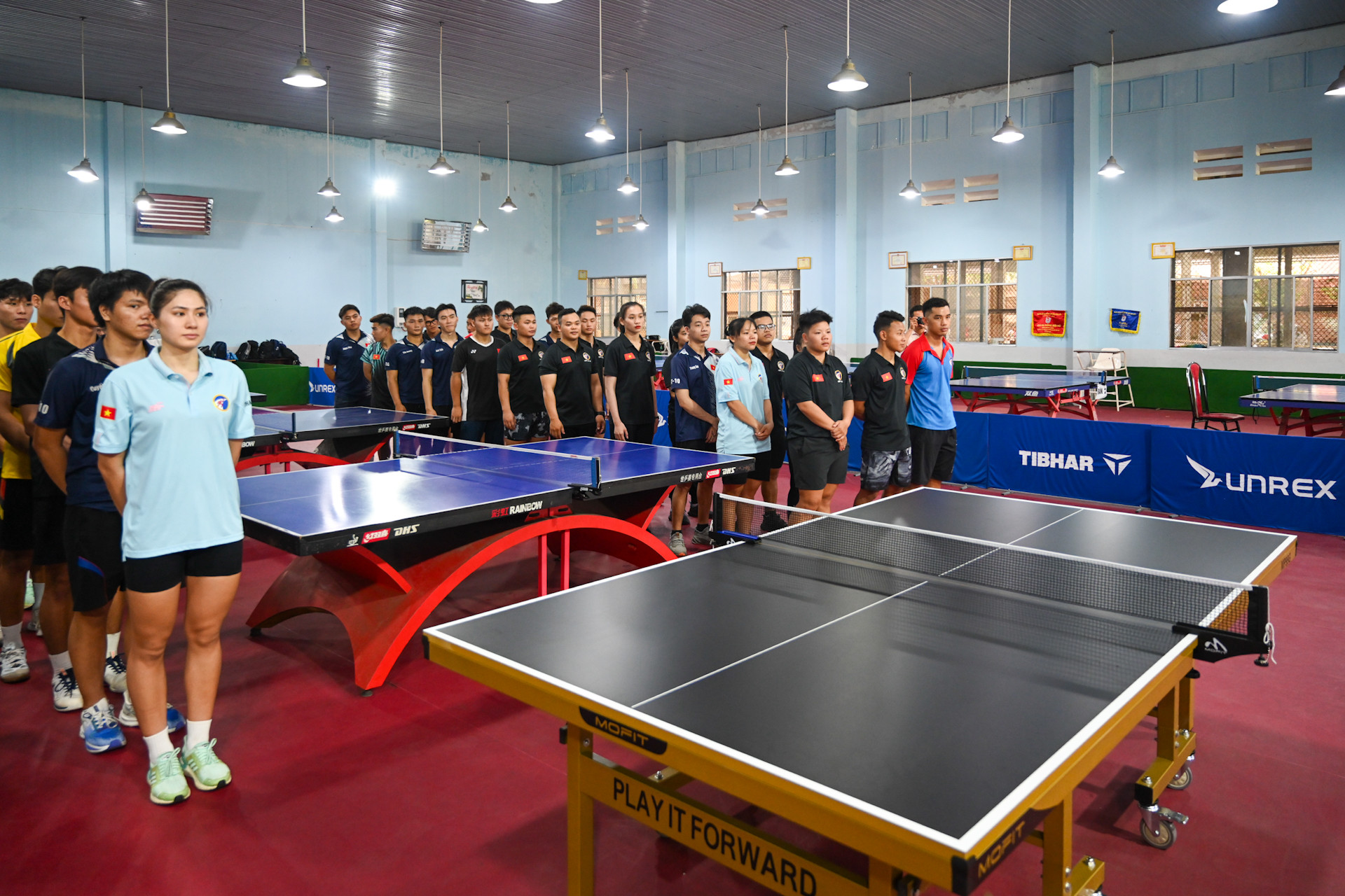 Sinh viên Trường đại học Thể dục thể thao Đà Nẵng dự buổi trao tặng.