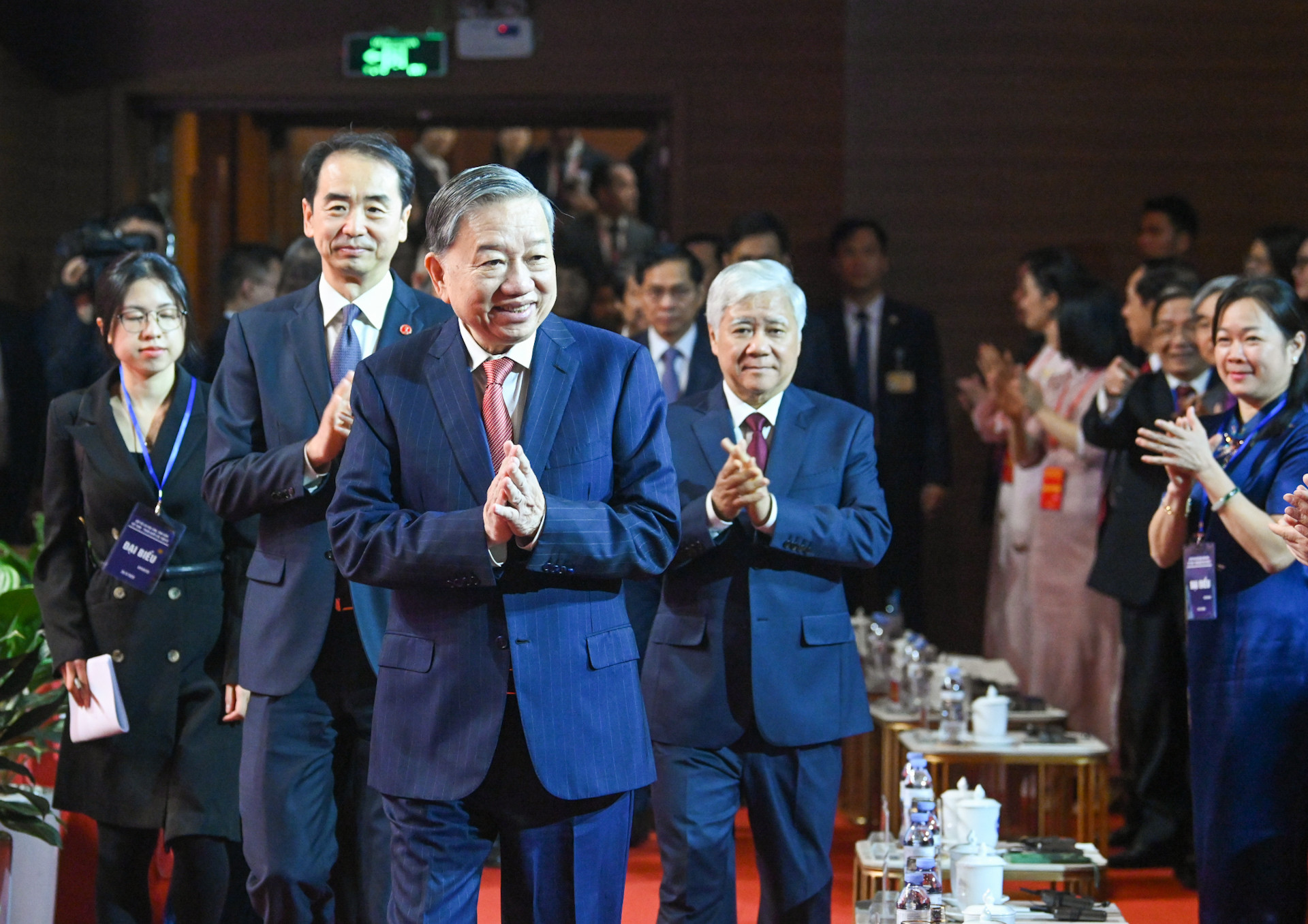 Tổng Bí thư Tô Lâm dự gặp gỡ lưu học sinh, sinh viên Việt Nam-Trung Quốc các thời kỳ.