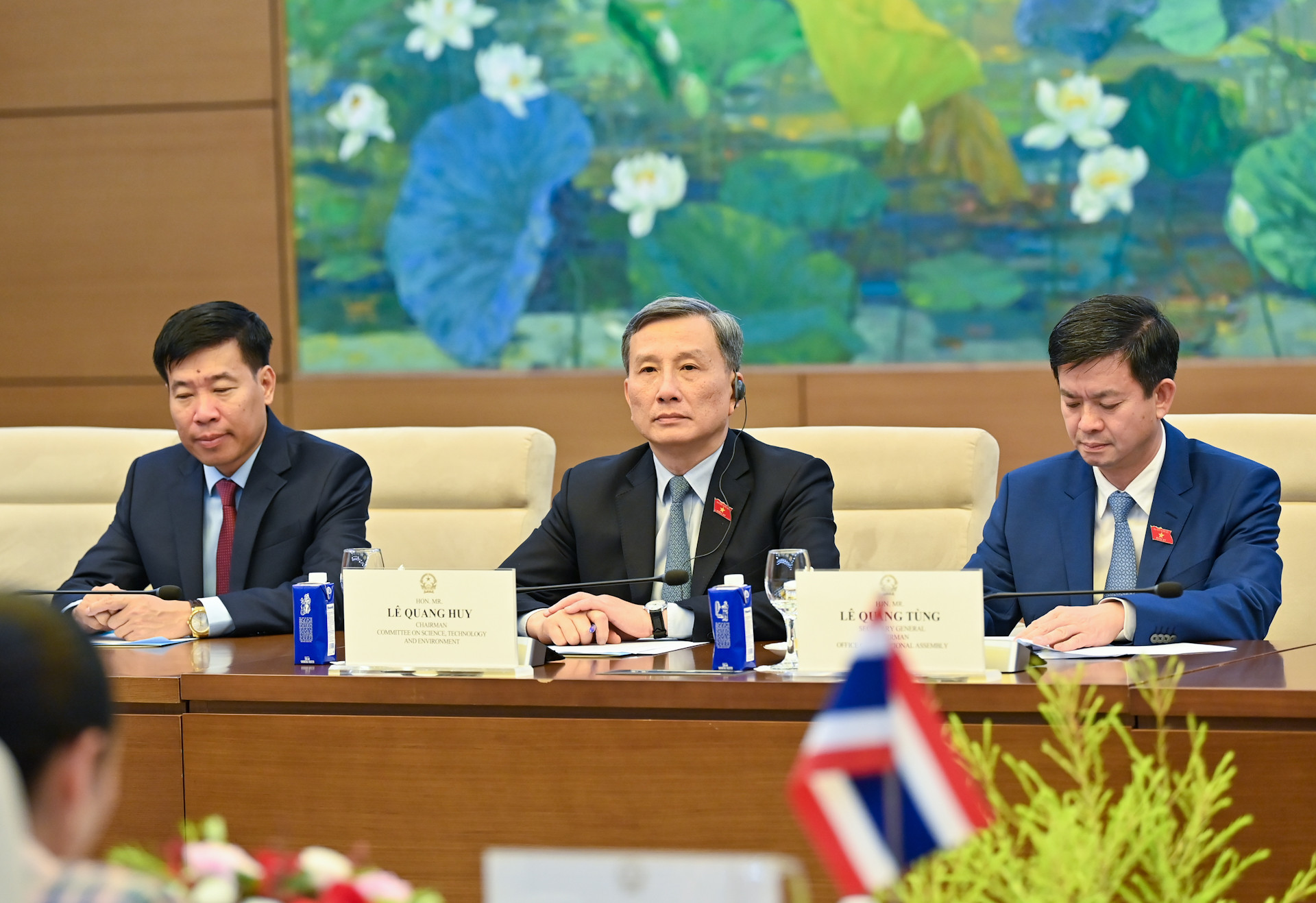 Các đại biểu Việt Nam dự hội kiến.