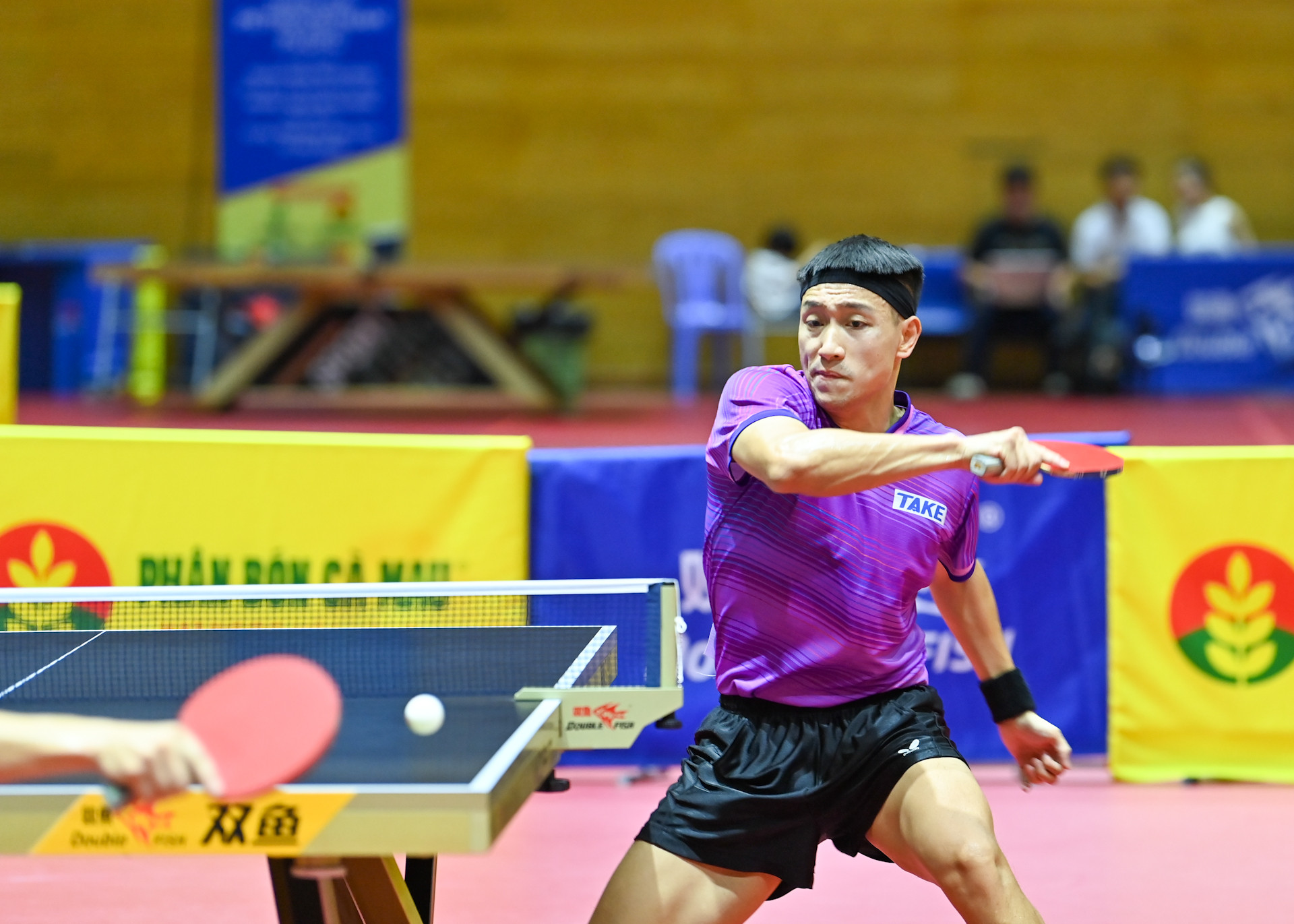 Tay vợt Nguyễn Anh Tú (Hà Nội) giành thắng lợi với tỷ số 4-2 trước tay vợt Đoàn Bá Tuấn Anh (Hải Dương-Long Hải). Tay vợt Nguyễn Anh Tú (Hà Nội) giành thắng lợi với tỷ số 4-2 trước tay vợt Đoàn Bá Tuấn Anh (Hải Dương-Long Hải).