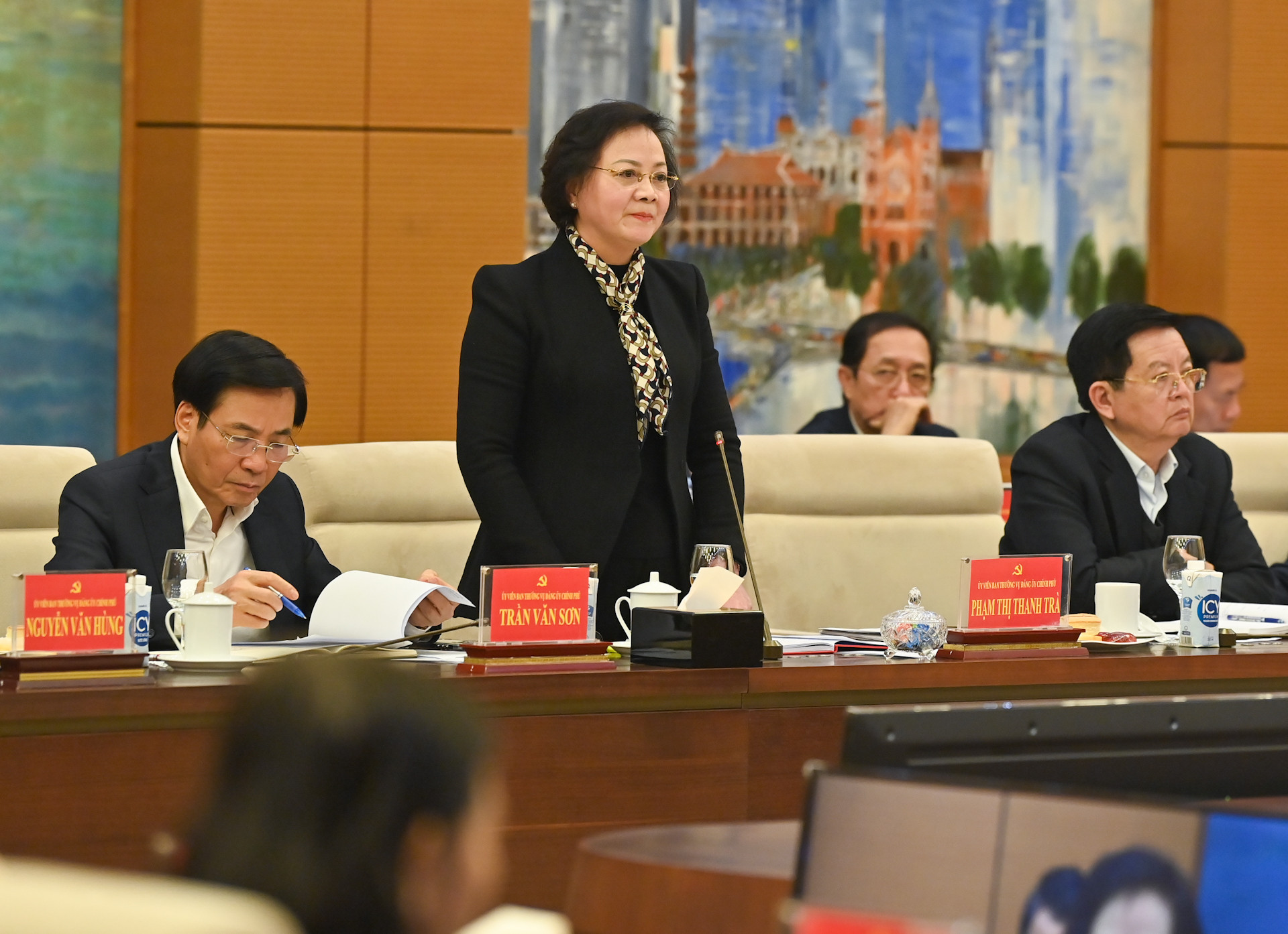 Bộ trưởng Nội vụ Phạm Thị Thanh Trà phát biểu ý kiến.