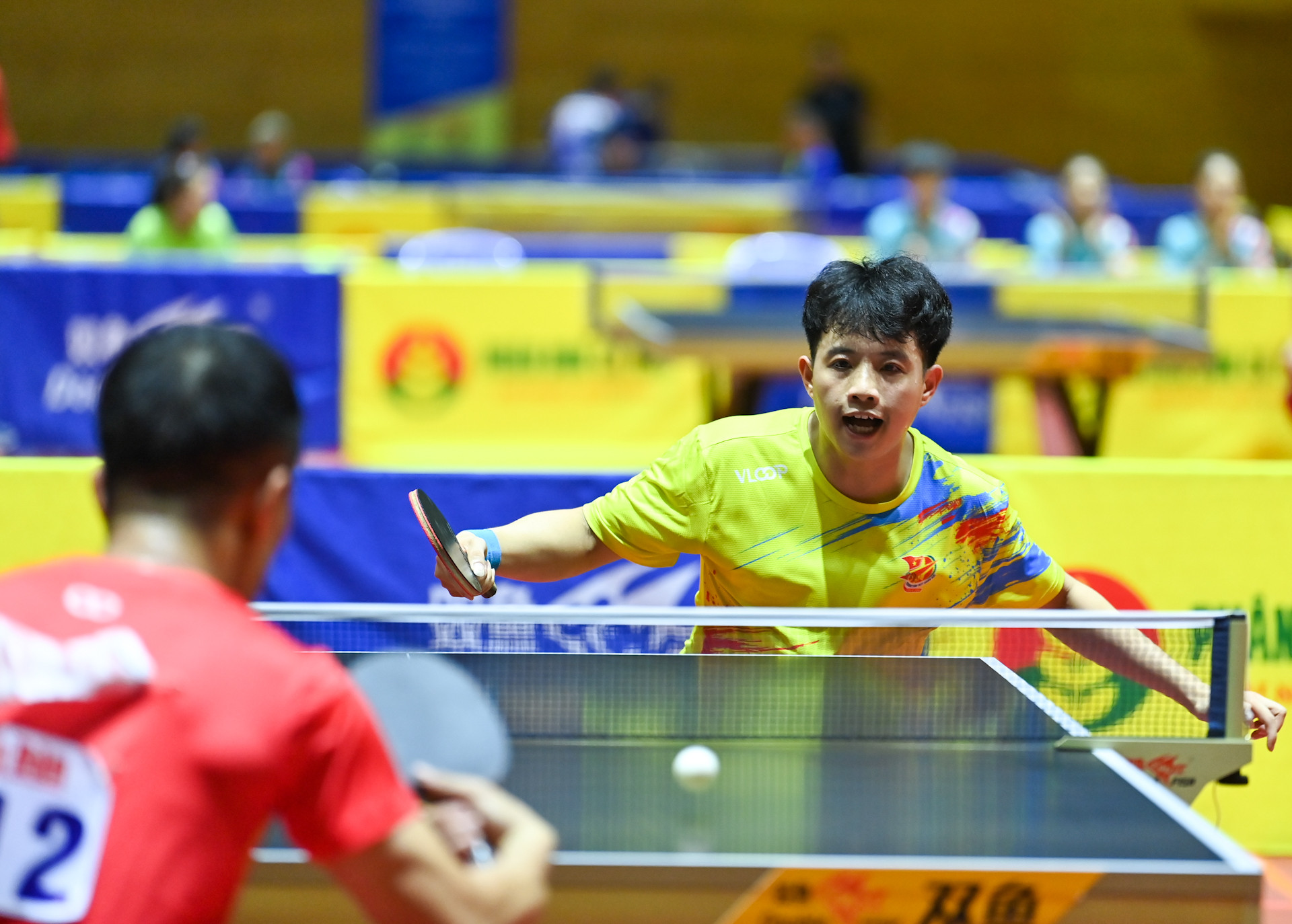 Tay vợt Nguyễn Đăng Hiệp (Quân đội 1) giành thắng lợi 3-0 trong ván đấu với tay vợt Nguyễn Thanh Luân (Đồng Nai 1), góp phần đưa đội Quân đội 1 lọt vào vòng bán kết.