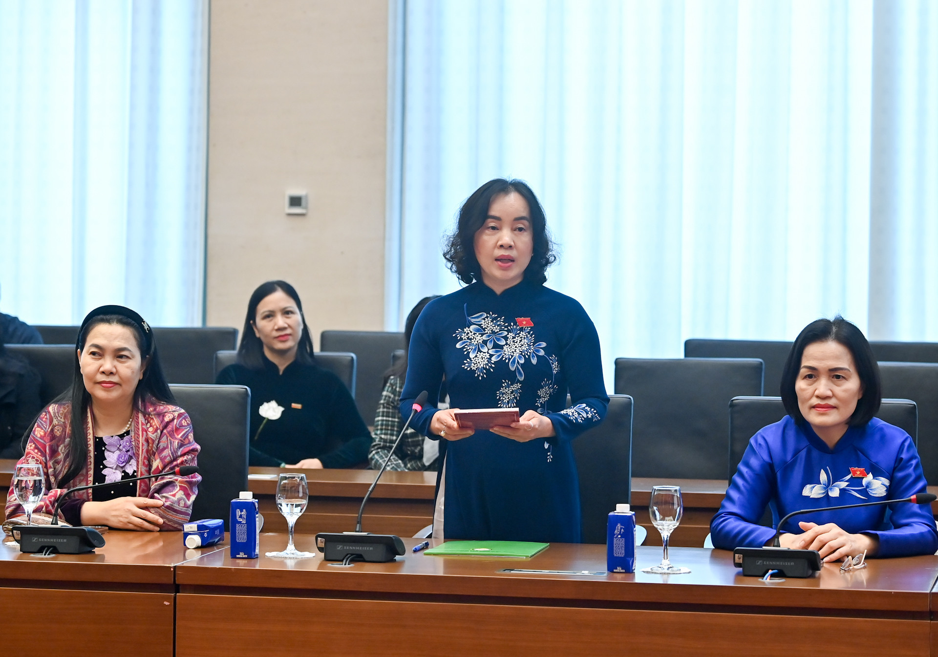 Ủy viên Ủy ban Khoa học, Công nghệ và Môi trường Nguyễn Thị Kim Anh phát biểu.