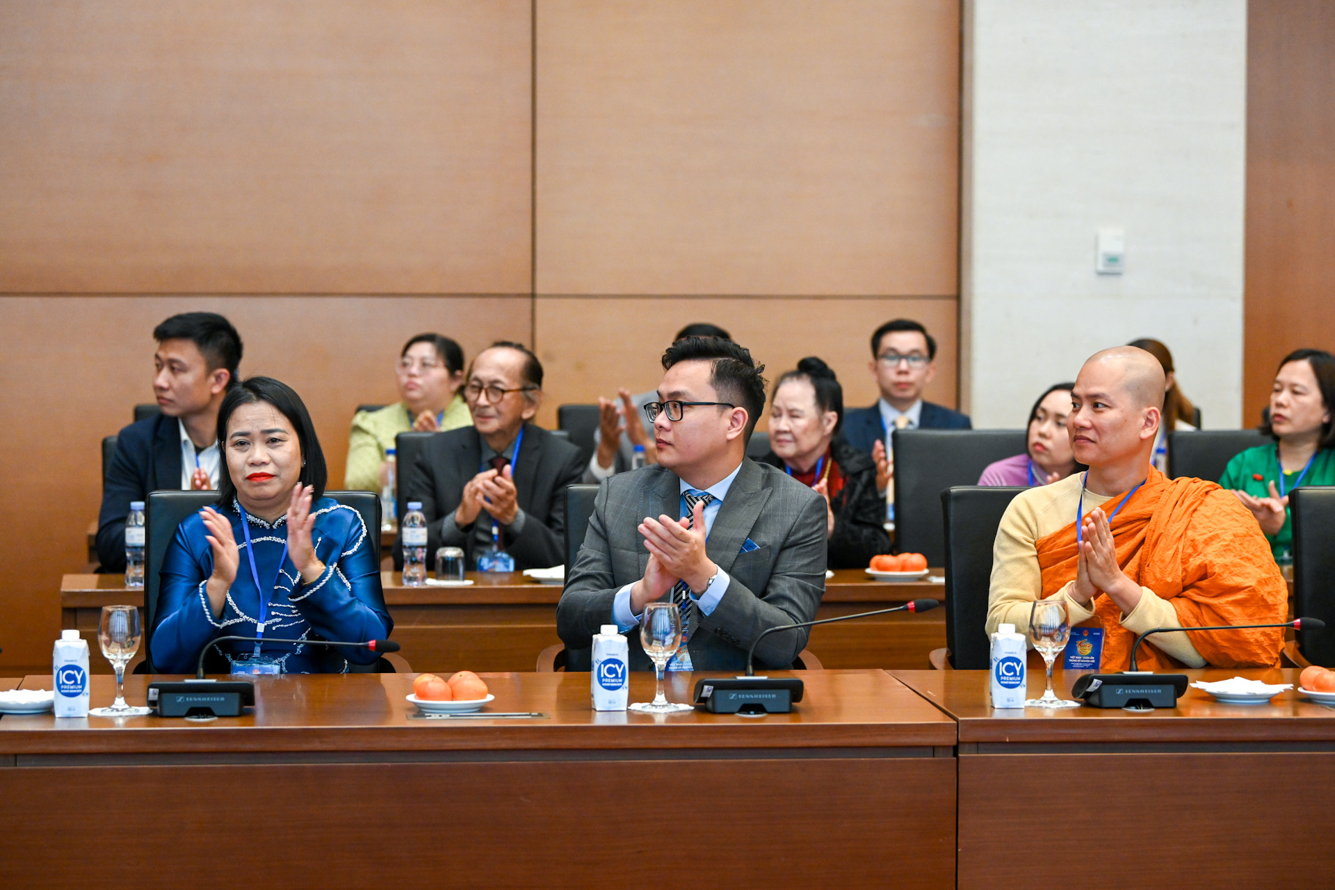 Đại diện cộng đồng người Việt Nam ở nước ngoài dự cuộc gặp mặt.