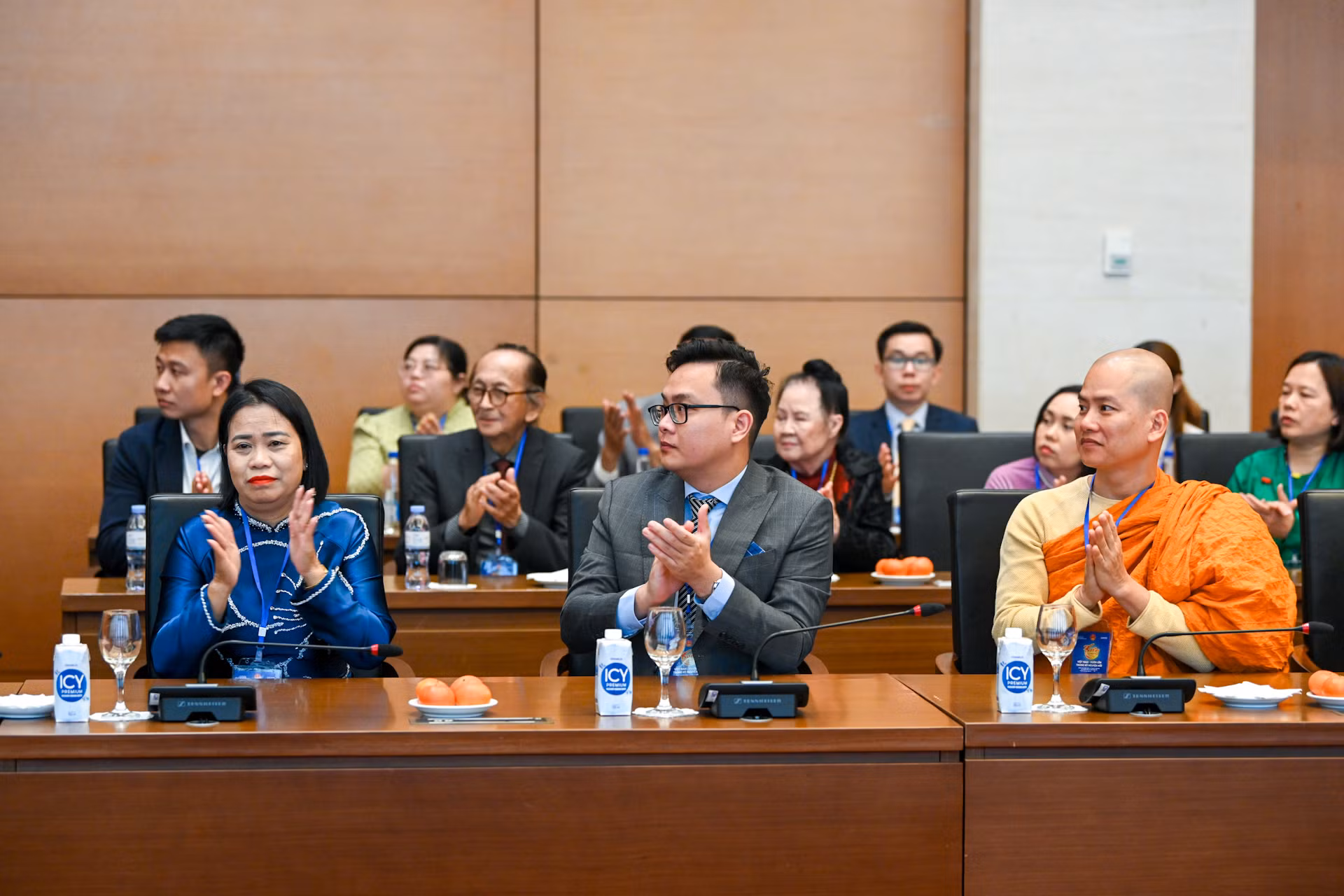 Đại diện cộng đồng người Việt Nam ở nước ngoài dự cuộc gặp mặt.