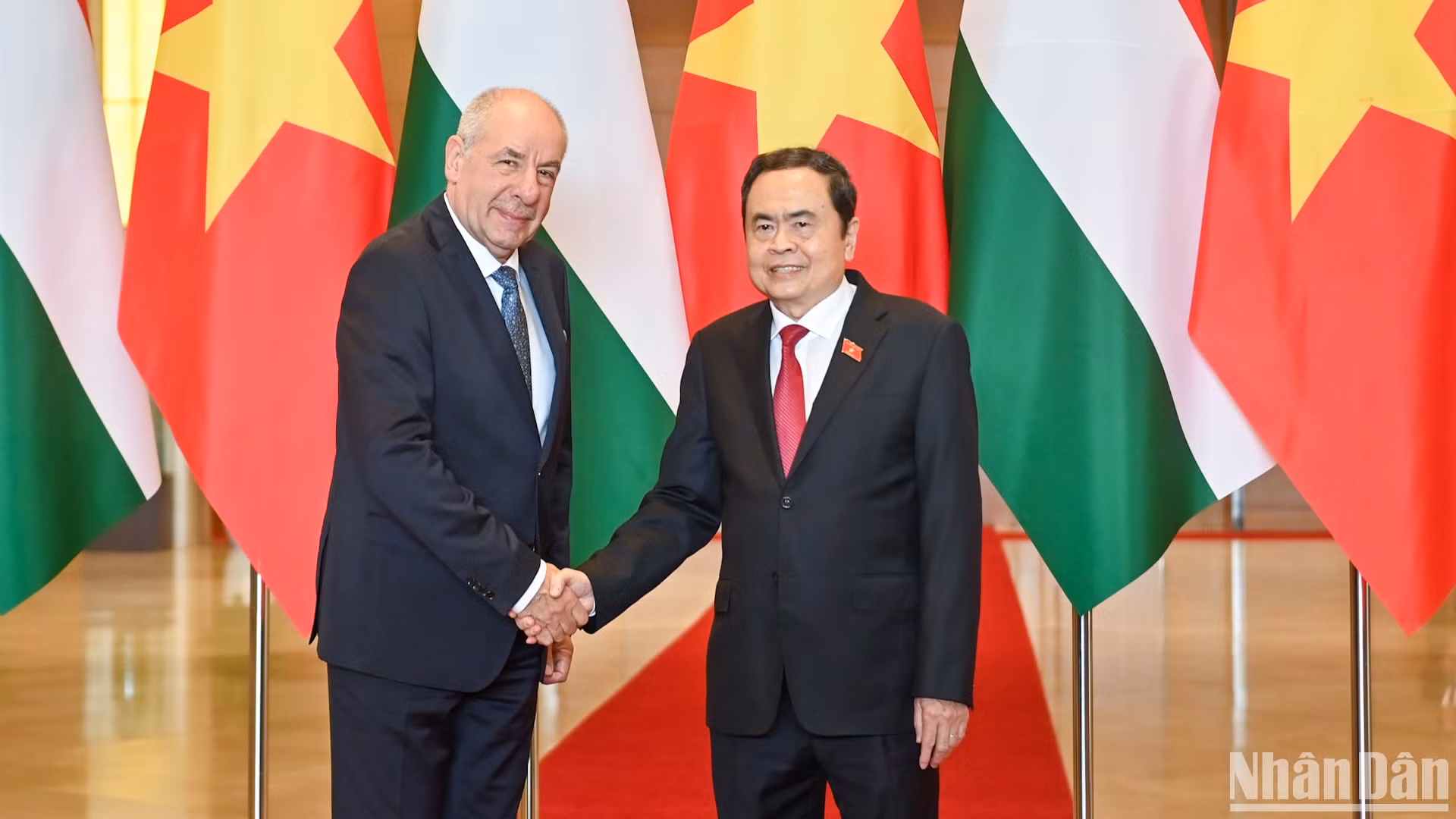 Chủ tịch Quốc hội Trần Thanh Mẫn và Tổng thống Hungary Sulyok Tamas. 