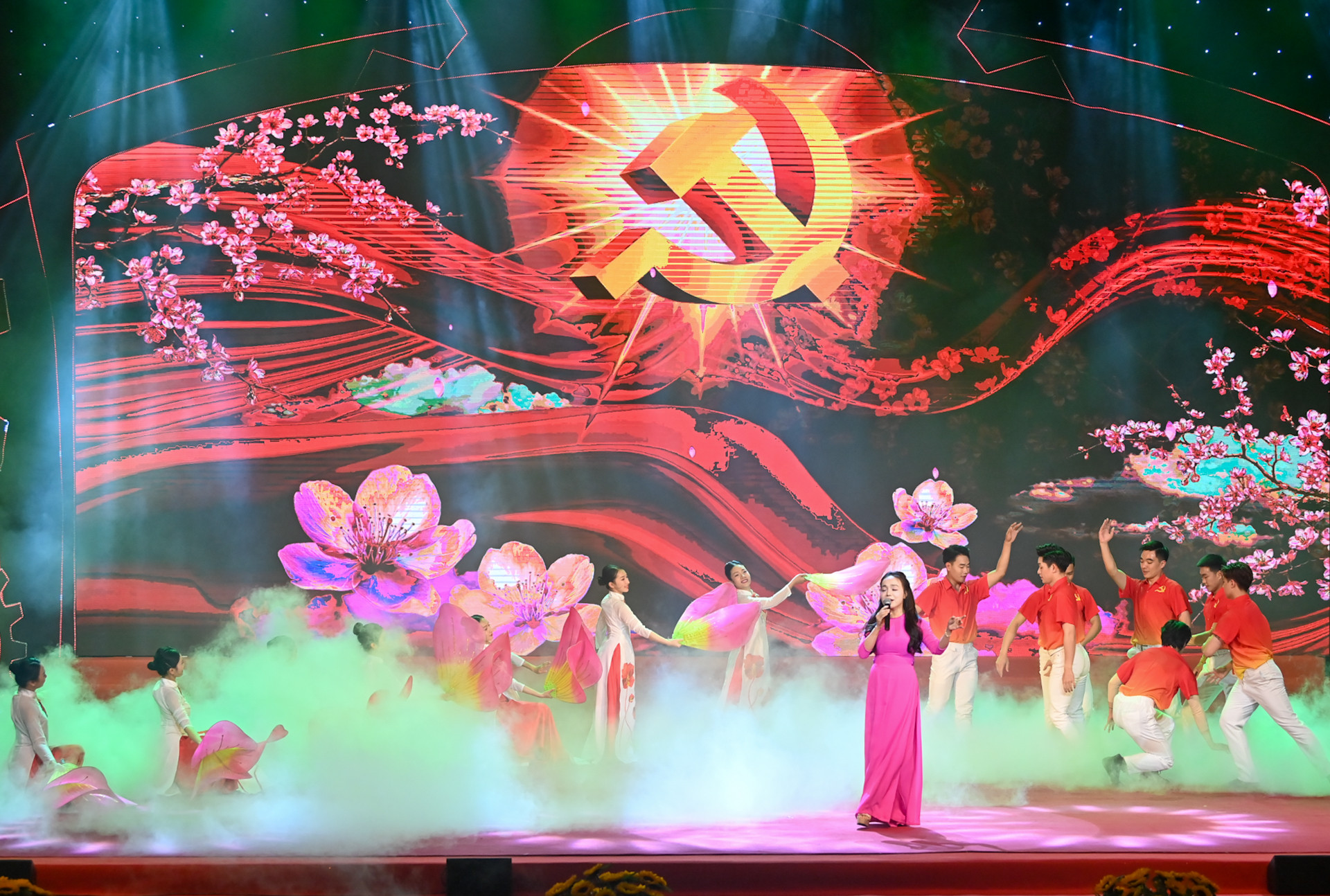 Tiết mục biểu diễn nghệ thuật tại chương trình.