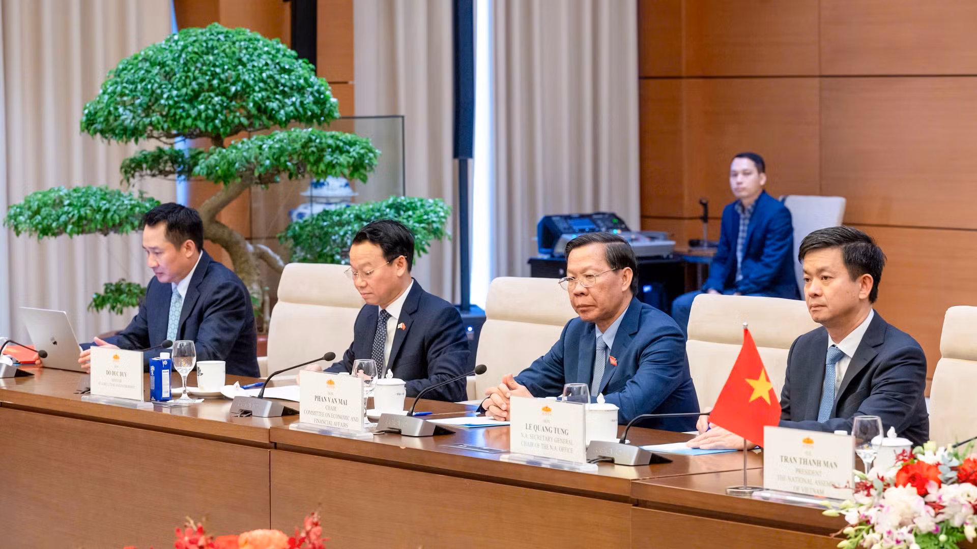 Các đại biểu Quốc hội Việt Nam dự hội kiến.