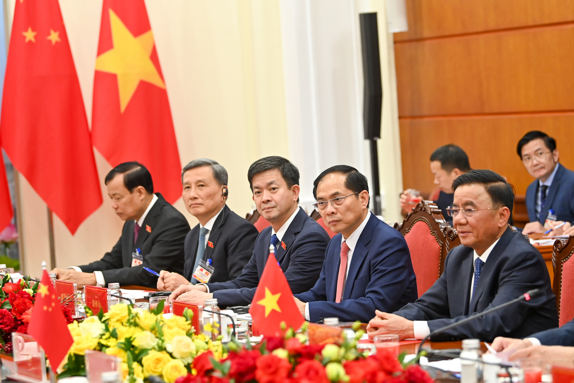 Thường trực Ban Bí thư Trần Cẩm Tú và các đại biểu Việt Nam dự hội kiến.