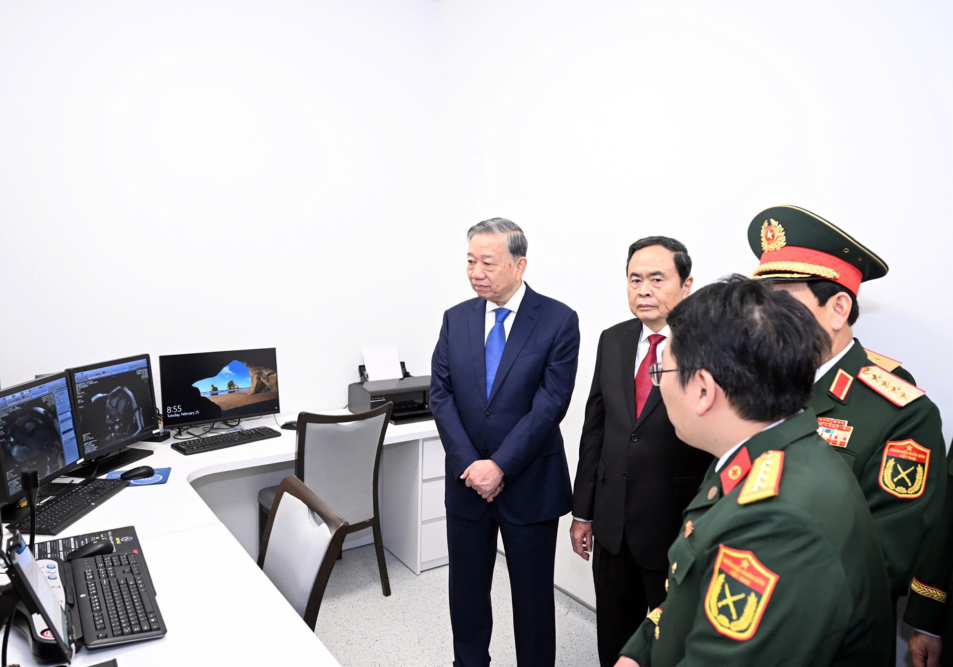 Tổng Bí thư Tô Lâm, Chủ tịch Quốc hội Trần Thanh Mẫn và các đại biểu thăm Viện Bảo vệ, chăm sóc sức khỏe cán bộ Trung ương.