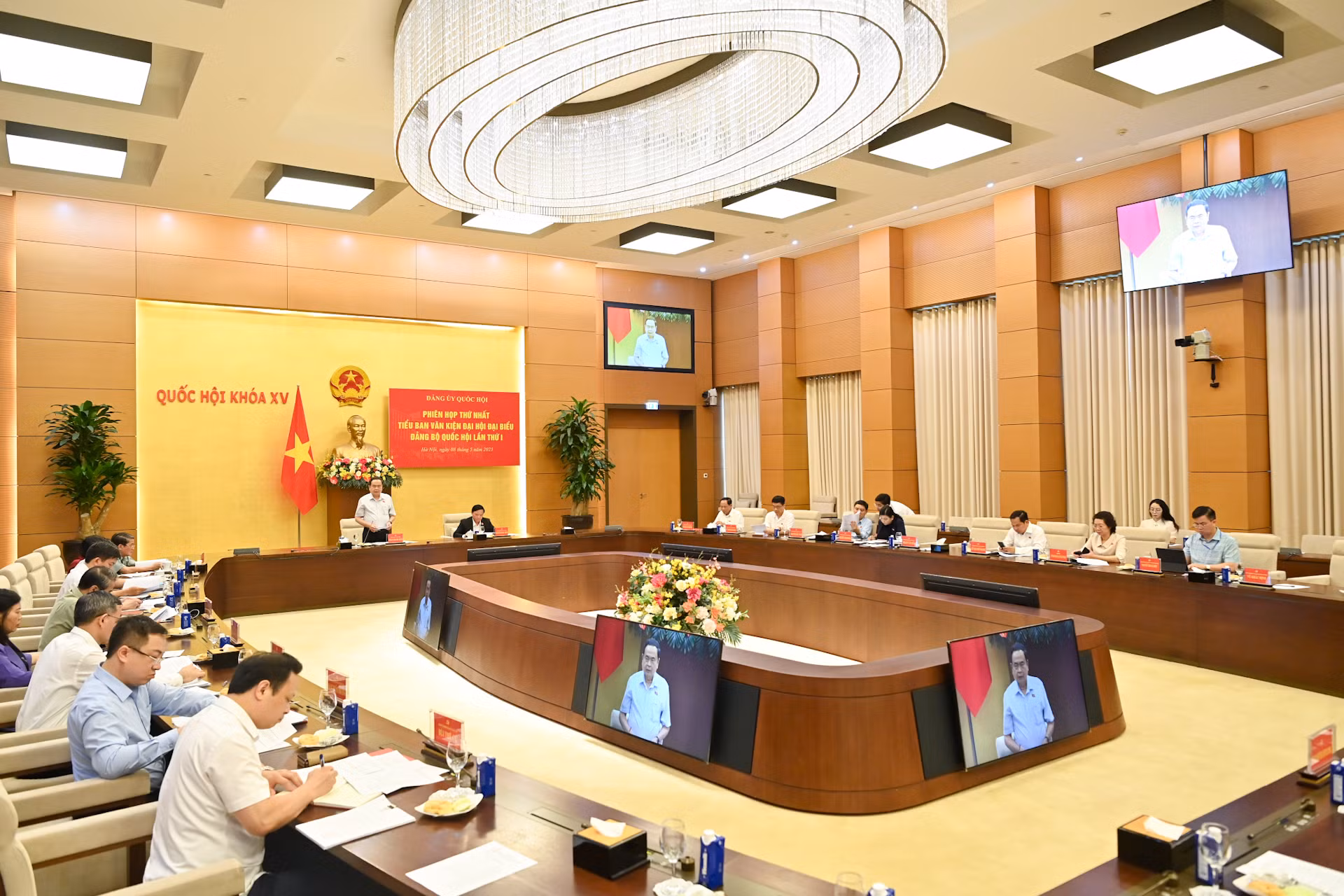 Quang cảnh phiên họp tại Nhà Quốc hội. Quang cảnh phiên họp tại Nhà Quốc hội.