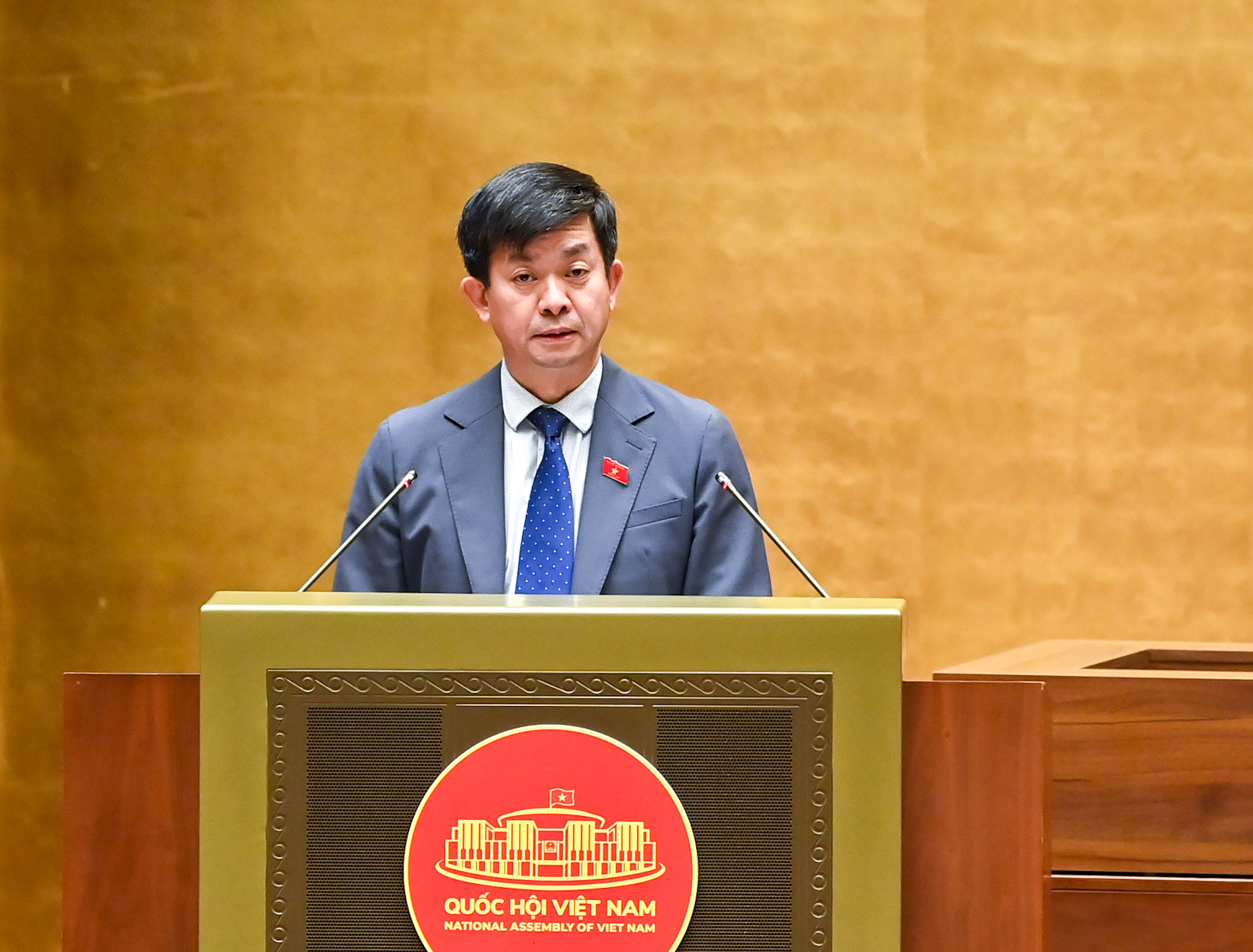 Tổng Thư ký Quốc hội, Chủ nhiệm Văn phòng Quốc hội Lê Quang Tùng công bố các Nghị quyết của Quốc hội.