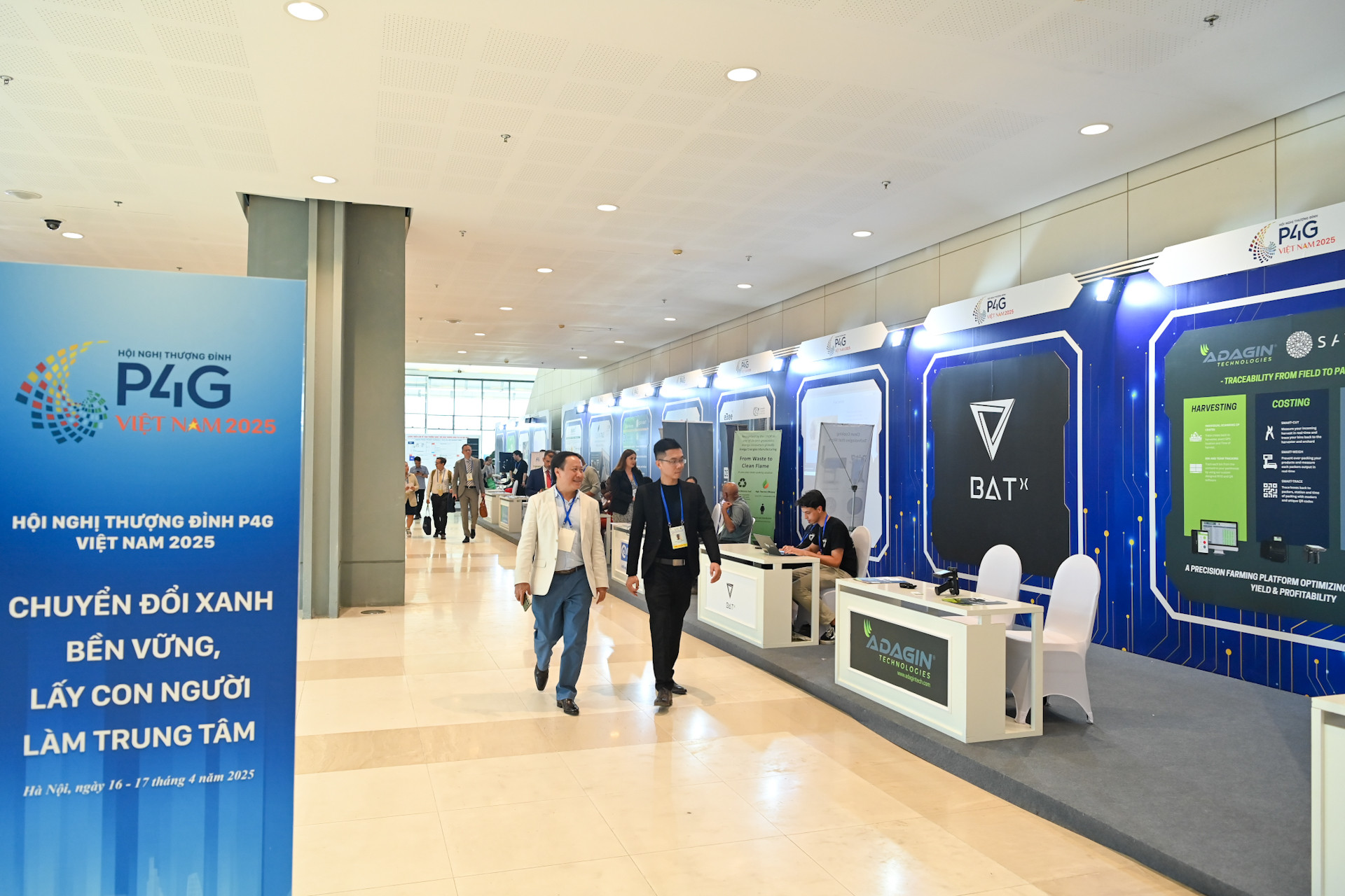 Hội nghị Thượng đỉnh Đối tác vì Tăng trưởng xanh và Mục tiêu toàn cầu 2030 (P4G) lần thứ tư đang diễn ra tại Hà Nội với chủ đề “Chuyển đổi xanh bền vững, lấy con người làm trung tâm”. Đây là sự kiện đa phương cấp cao lớn nhất về tăng trưởng xanh do Việt Nam đăng cai tổ chức trong giai đoạn 2021–2026. Hội nghị Thượng đỉnh Đối tác vì Tăng trưởng xanh và Mục tiêu toàn cầu 2030 (P4G) lần thứ tư đang diễn ra tại Hà Nội với chủ đề “Chuyển đổi xanh bền vững, lấy con người làm trung tâm”. Đây là sự kiện đa phương cấp cao lớn nhất về tăng trưởng xanh do Việt Nam đăng cai tổ chức trong giai đoạn 2021–2026.