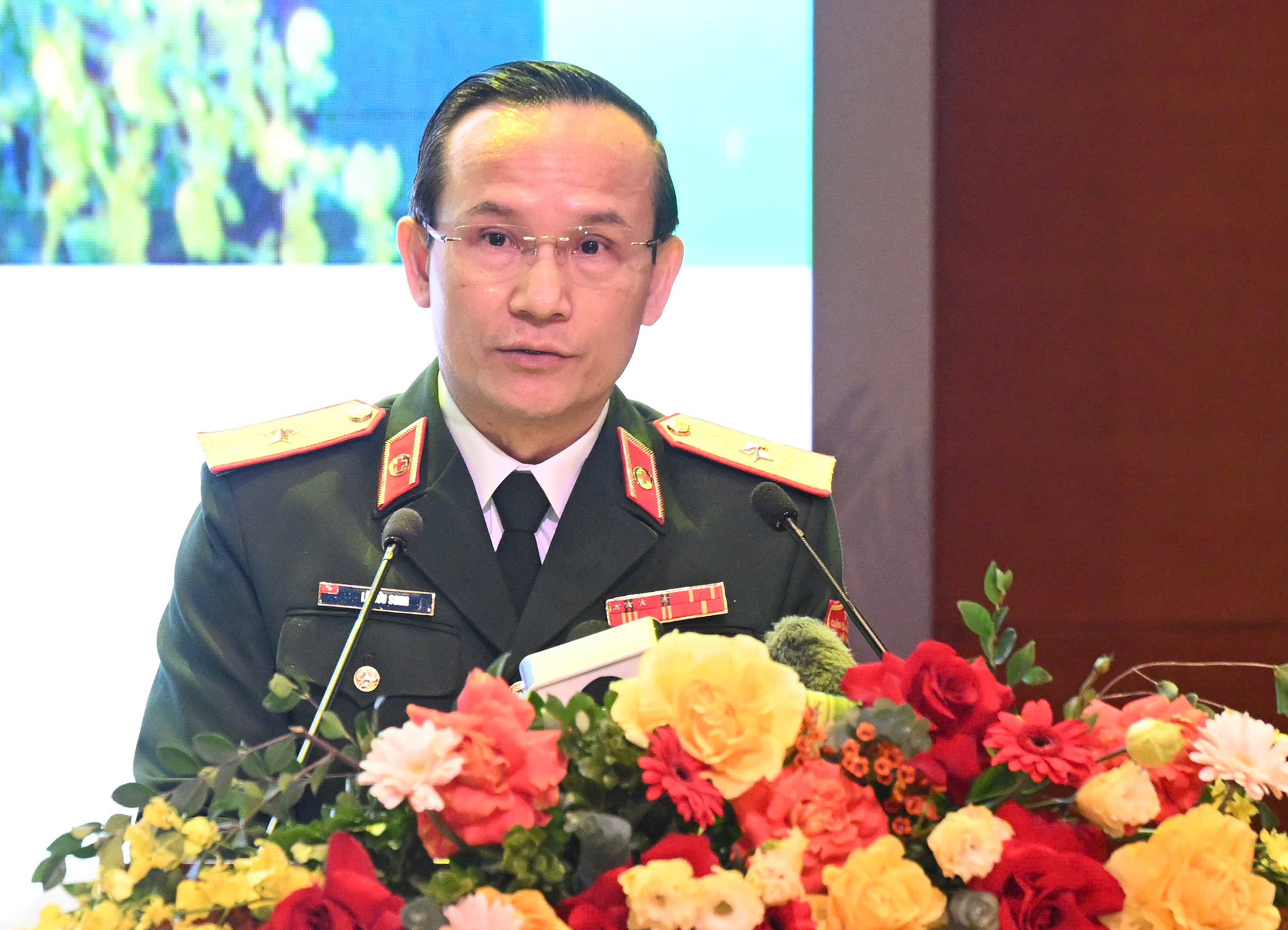 Thiếu tướng, GS, TS Lê Hữu Song, Giám đốc Bệnh viện Trung ương Quân đội 108 phát biểu tại buổi lễ.