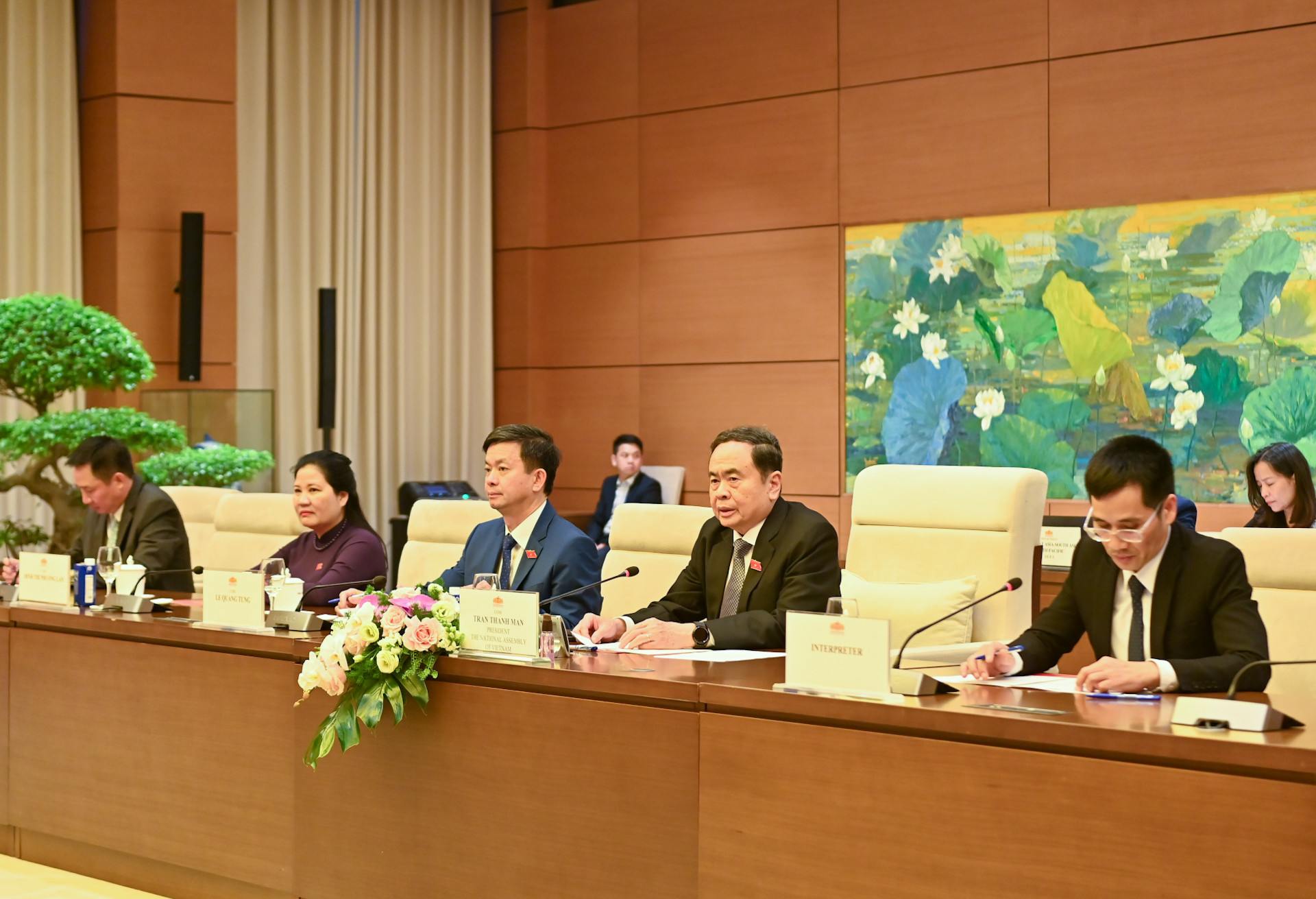 Chủ tịch Quốc hội Trần Thanh Mẫn và các đại biểu Quốc hội Việt Nam dự buổi tiếp.