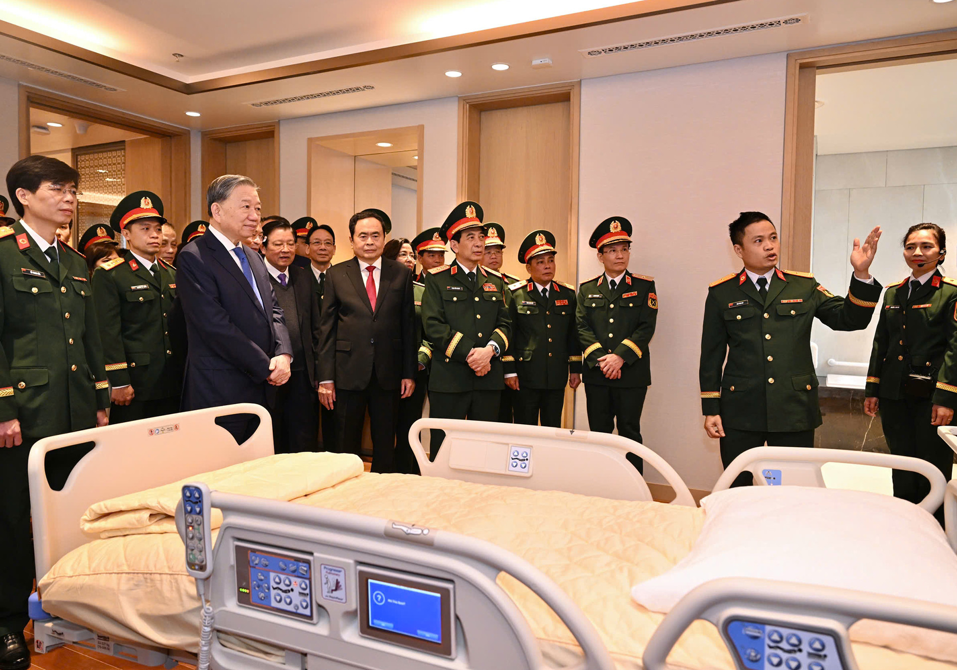 Tổng Bí thư Tô Lâm, Chủ tịch Quốc hội Trần Thanh Mẫn và các đại biểu thăm Viện Bảo vệ, chăm sóc sức khỏe cán bộ Trung ương.