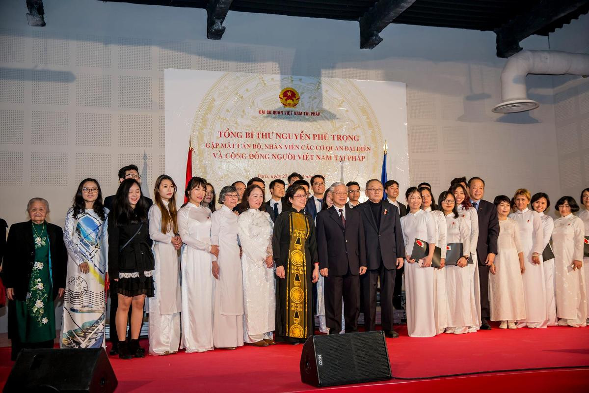 Nhóm Hợp ca Quê hương vinh dự được trình diễn trong buổi gặp mặt của Tổng Bí thư Nguyễn Phú Trọng với cán bộ, nhân viên các cơ quan đại diện và cộng đồng người Việt Nam tại Pháp ngày 27/3/2018. (Ảnh do Hợp ca Quê hương cung cấp)