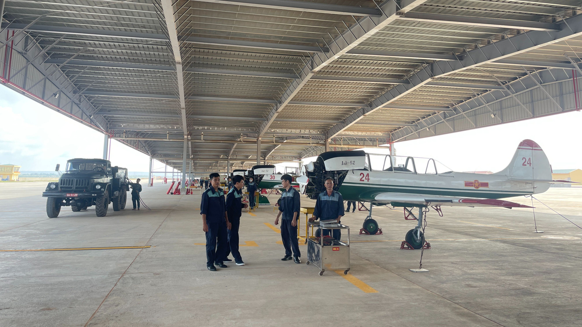 Trung đoàn 920 là đơn vị đầu tiên tiếp quản và triển khai thực hiện nhiệm vụ huấn luyện bay trên sân bay lưỡng dụng Phan Thiết.