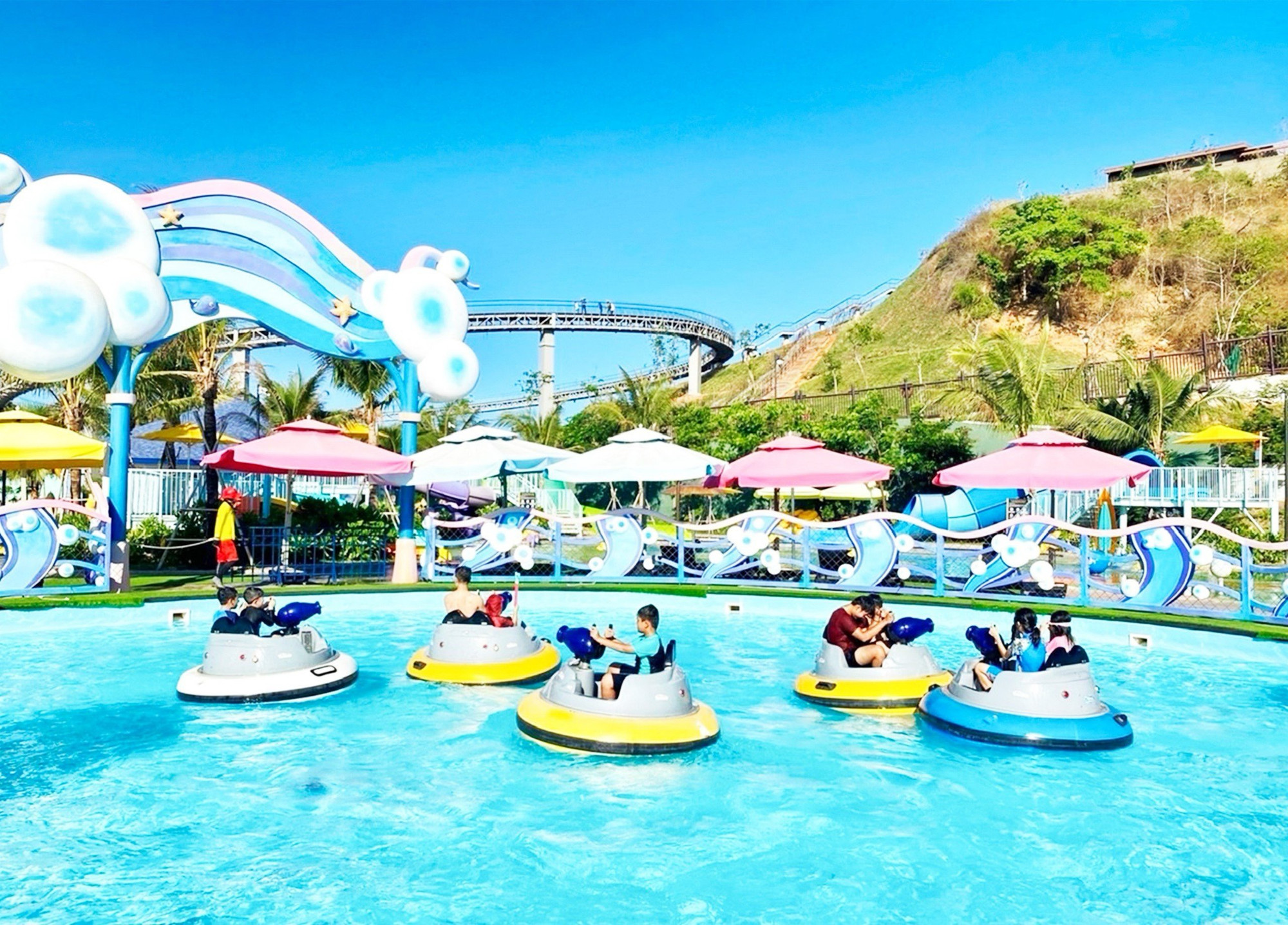 Đặc biệt, công viên nước Wonderland Water Park thu hút đông đảo du khách đến chơi.