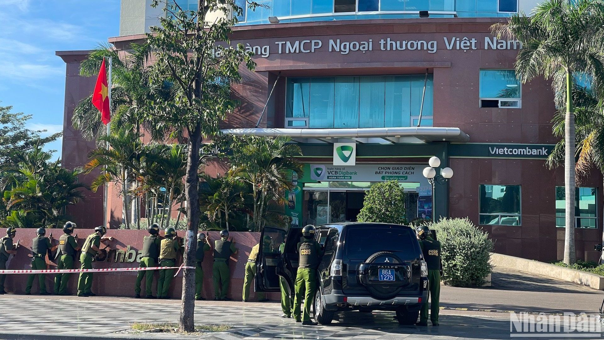 Lực lượng công an có mặt tại hiện trường.