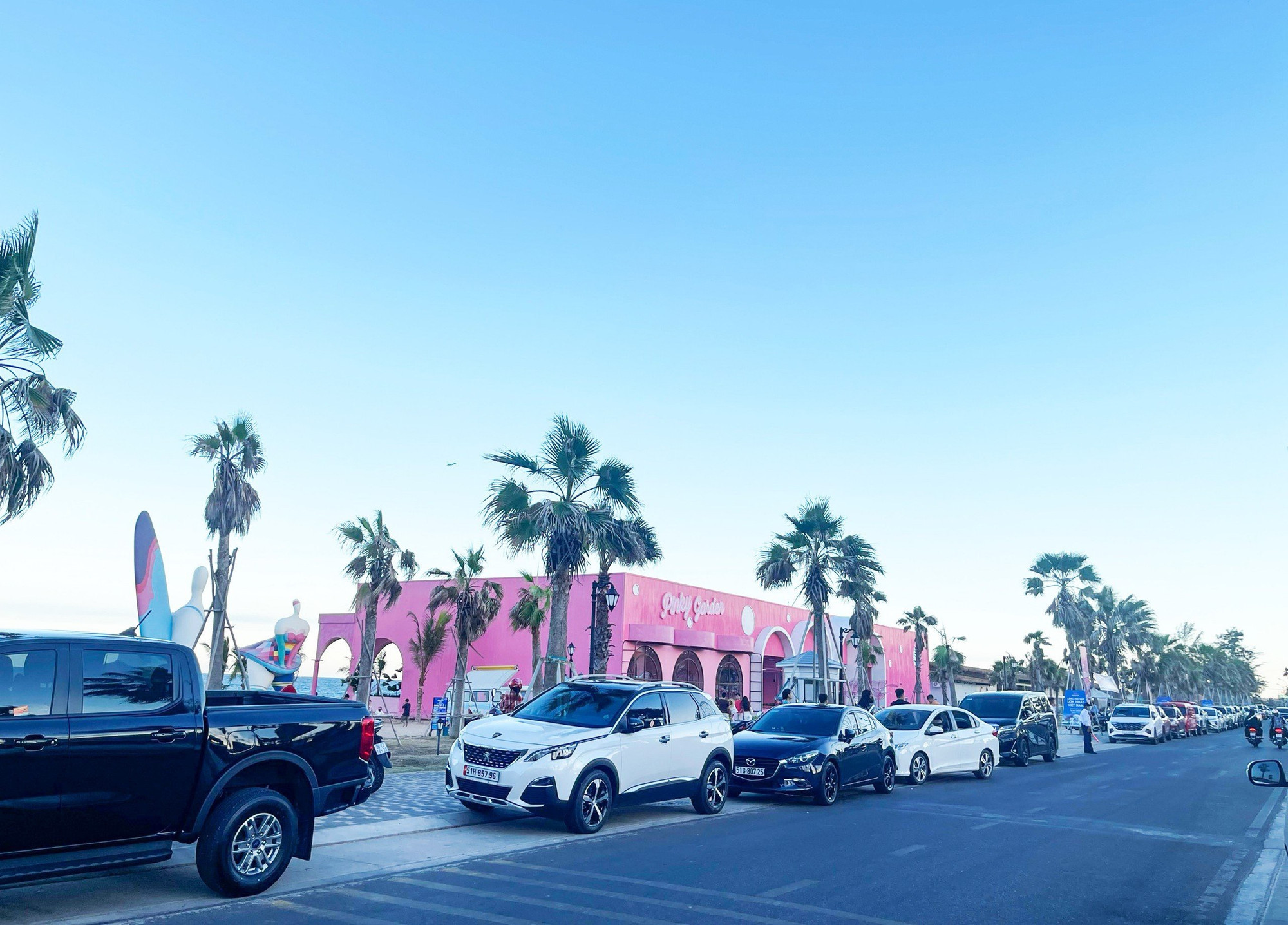 Bên cạnh đó, khu đô thị biển còn có chuỗi nhà hàng ven biển.