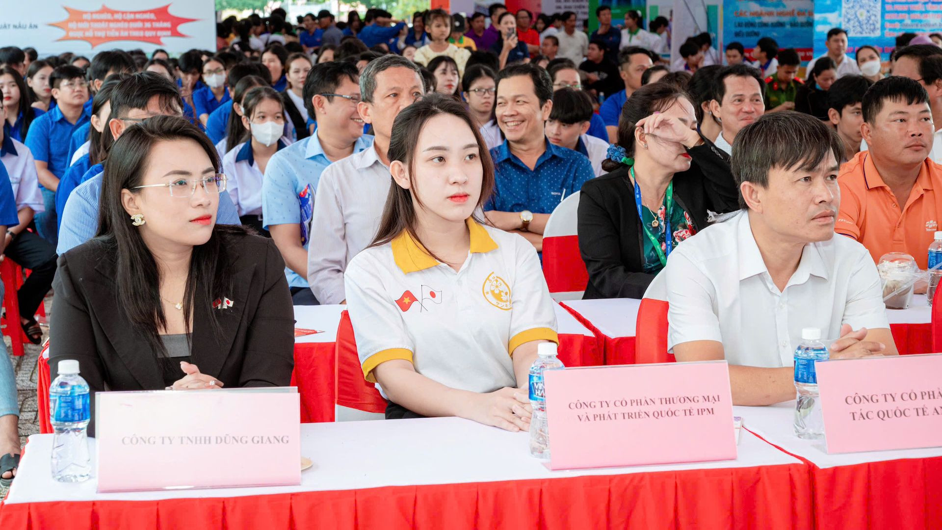 Các doanh nghiệp tham dự Phiên giao dịch việc làm.