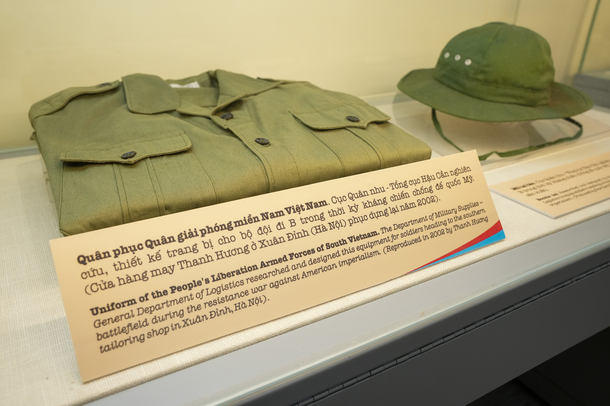 Quân tư trang để trang bị cho bộ đội đi B trong thời kỳ kháng chiến chống Mỹ, cứu nước. Quân tư trang để trang bị cho bộ đội đi B trong thời kỳ kháng chiến chống Mỹ, cứu nước.