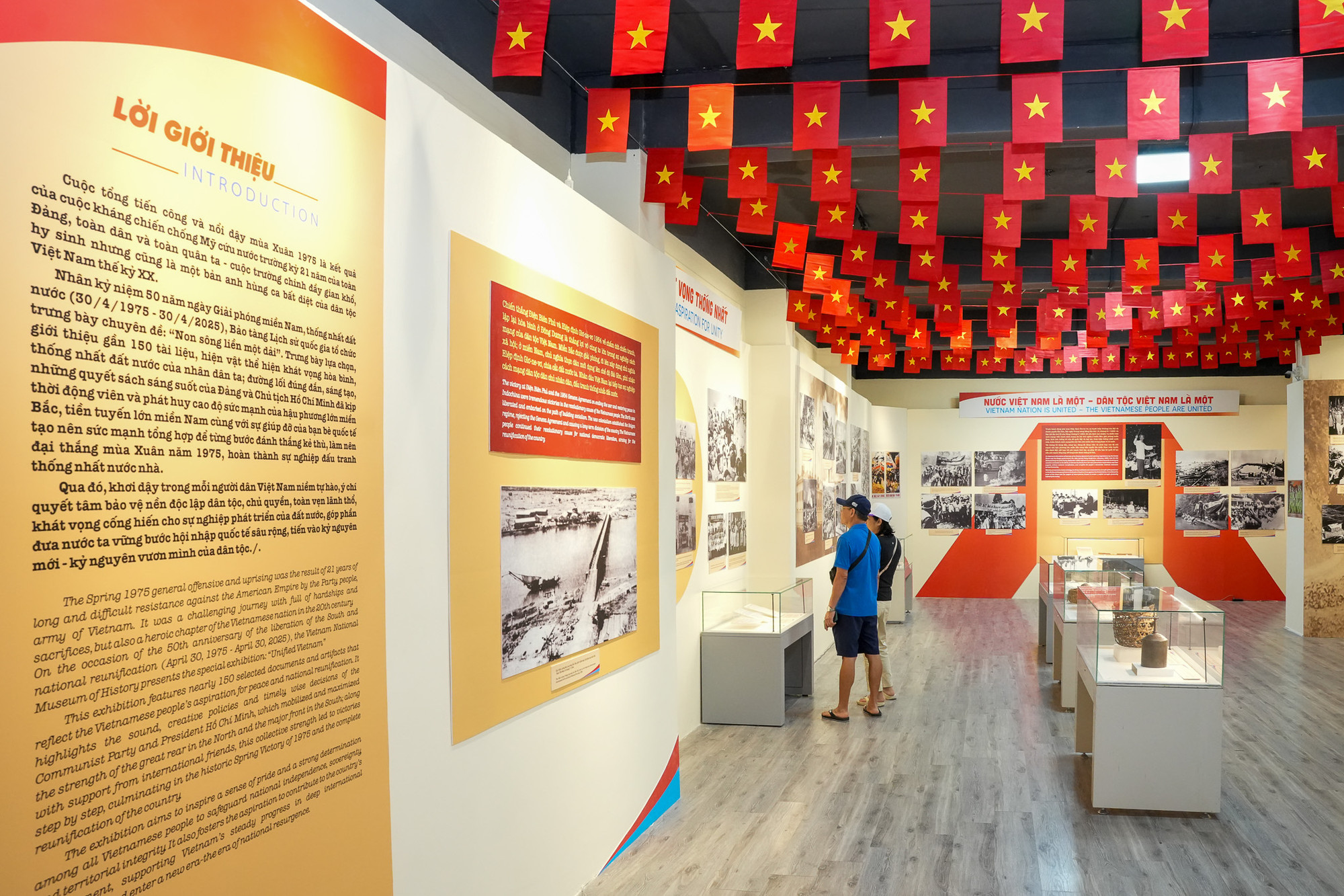 [Ảnh] Trưng bày chuyên đề "Non sông liền một dải" ảnh 1