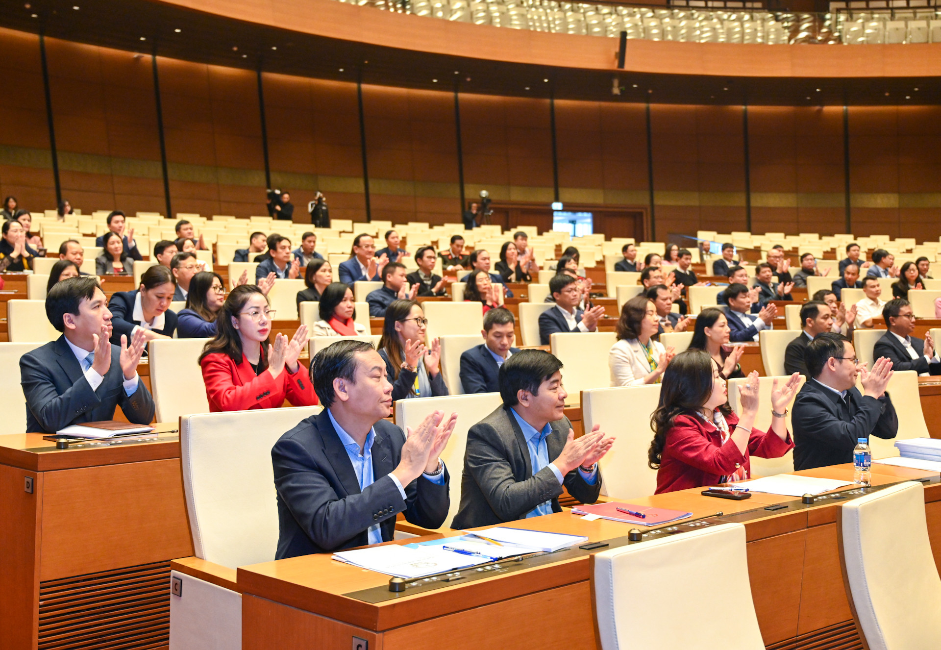 Cán bộ, công chức, viên chức và người lao động Văn phòng Quốc hội dự hội nghị.