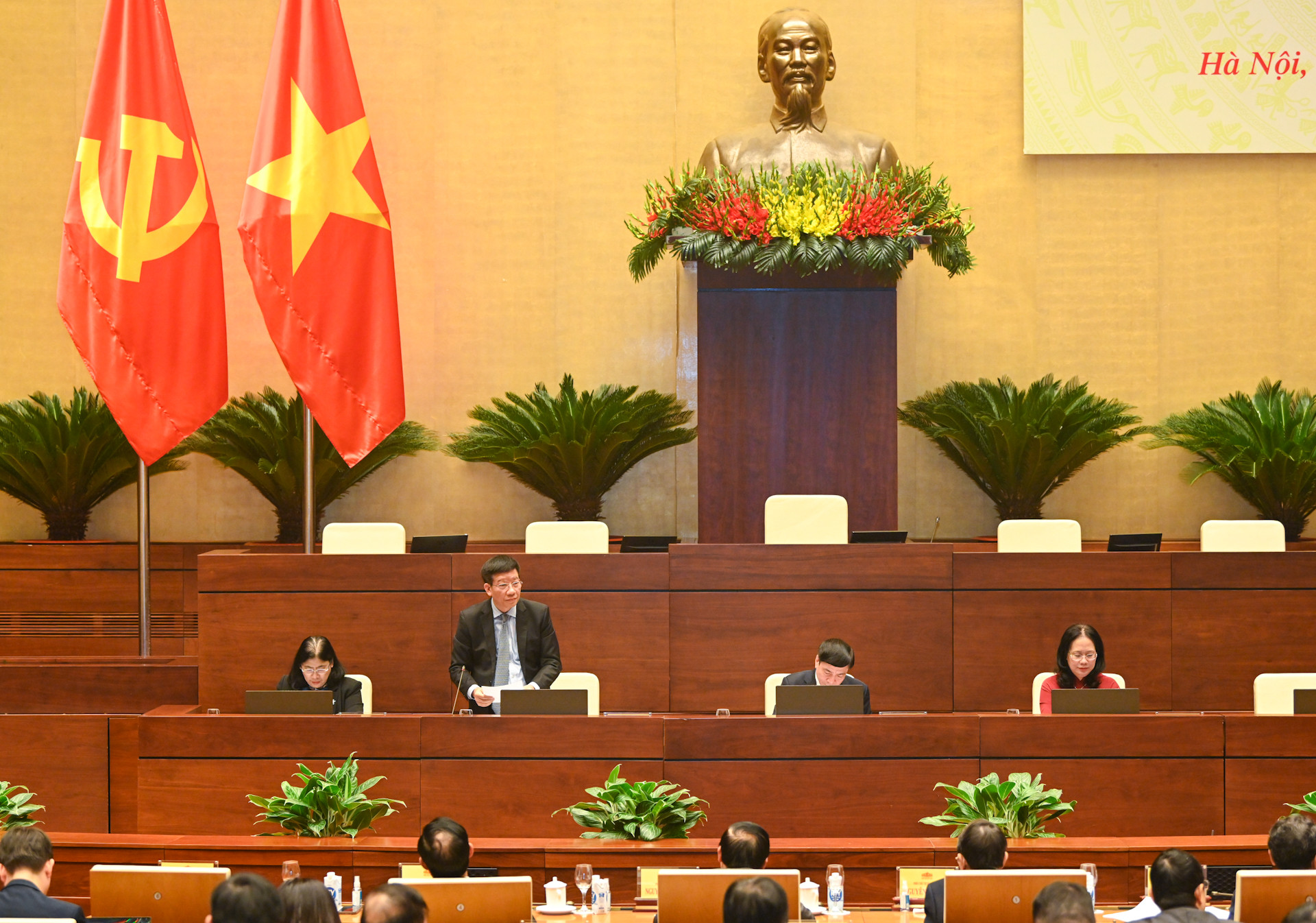 Đoàn Chủ tịch chủ trì và điều hành hội nghị.