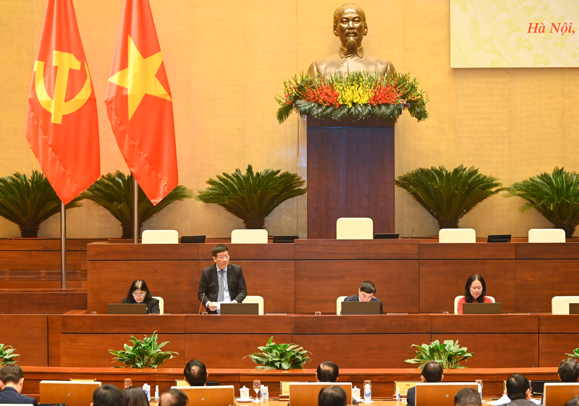 Đoàn Chủ tịch chủ trì và điều hành hội nghị.