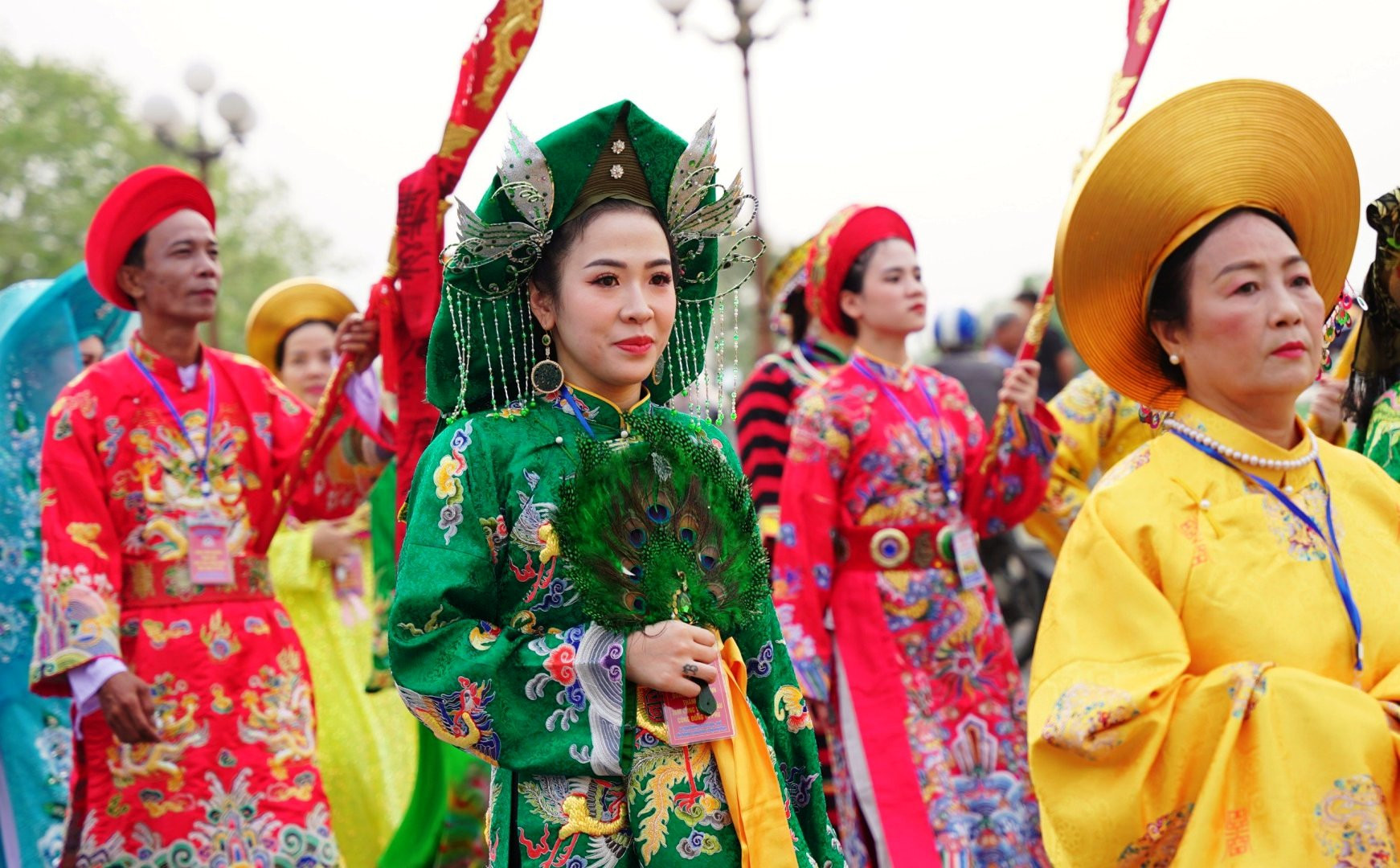 Ngoài các lễ chính, còn các lễ phóng sinh, phóng đăng, với các làn điệu chầu văn xứ Huế... thu hút nhiều thuyền ngược dòng sông Hương với lượng du khách rất đông đến từ các tỉnh trong cả nước về với lễ hội.