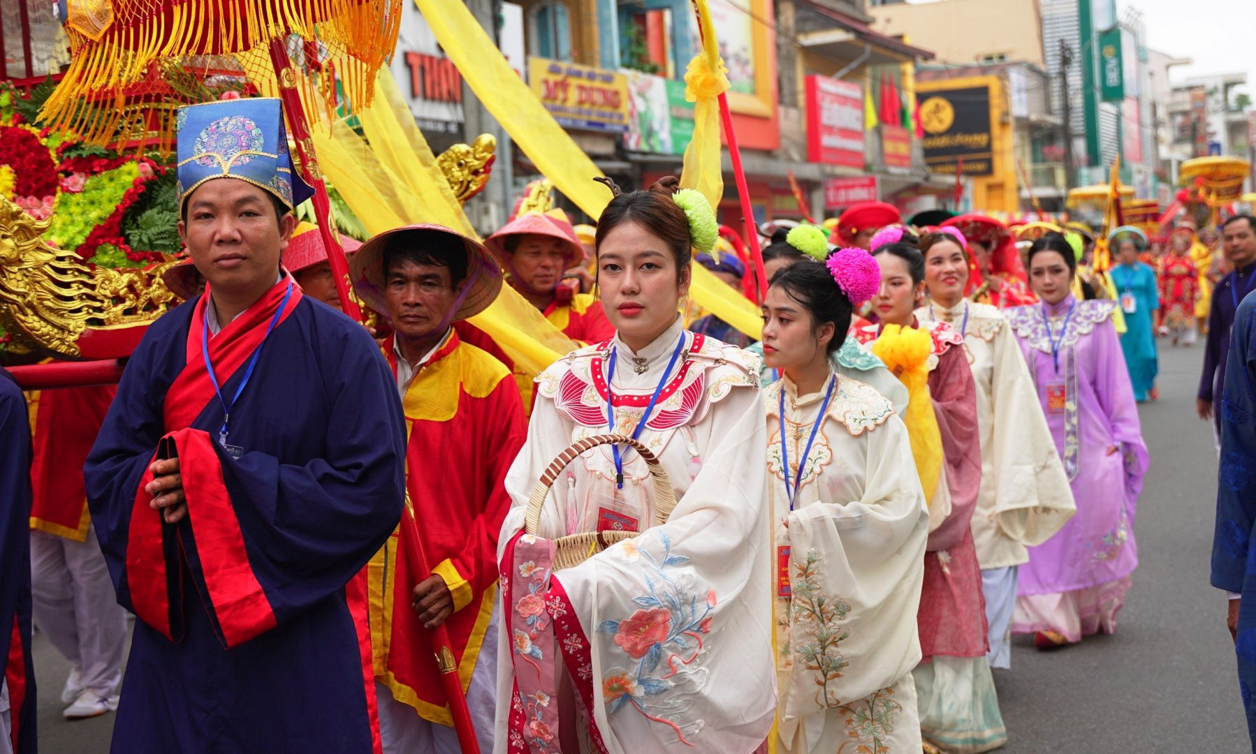 Điểm mới trong chương trình lễ hội năm nay là Trung tâm Festival Huế phối hợp Ban Bảo trợ Điện Huệ Nam tổ chức lễ rước Thánh Mẫu bằng đường bộ nhằm tái hiện, xây dựng một carnival dân gian độc đáo, có quy mô lớn...