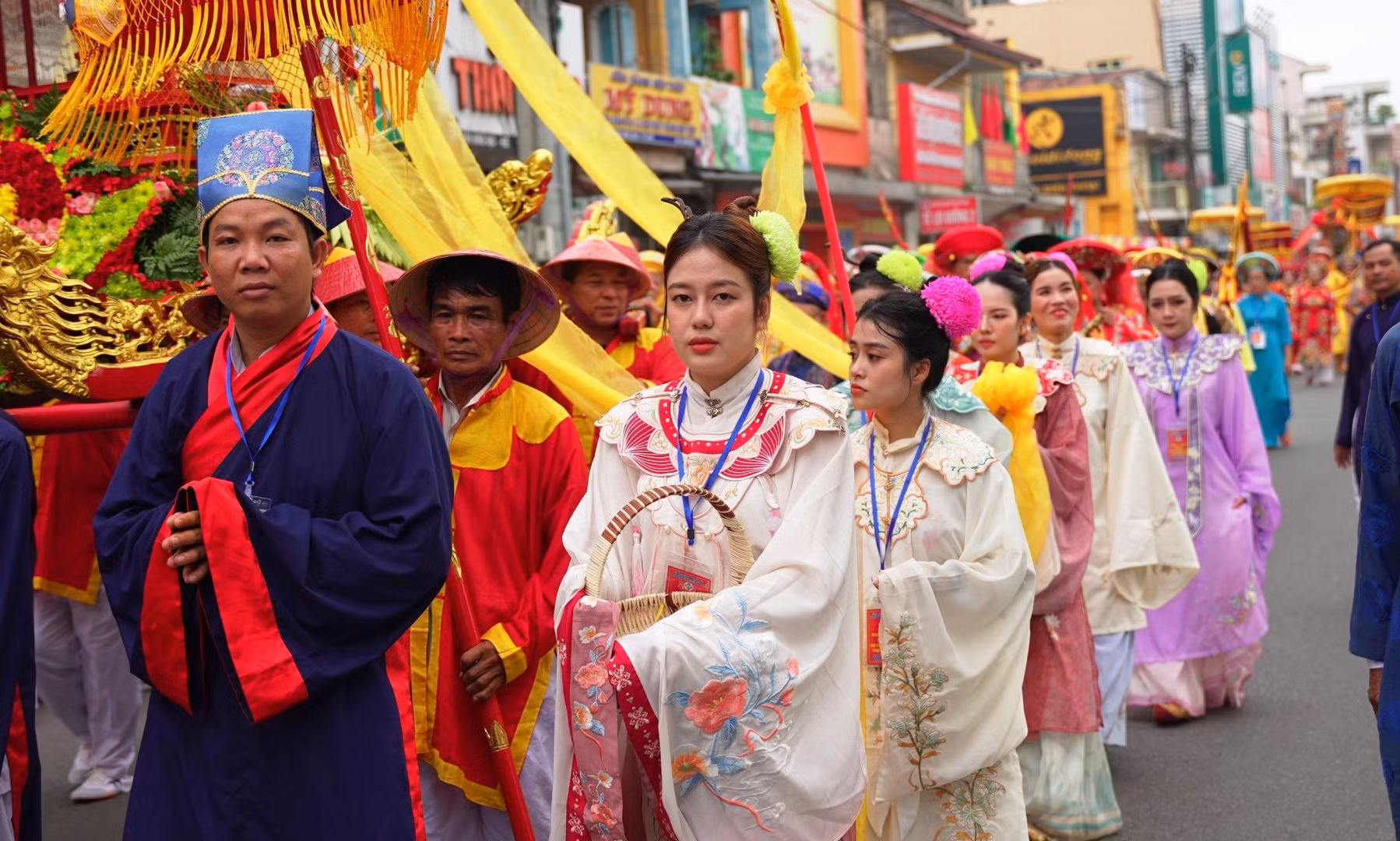 Điểm mới trong chương trình lễ hội năm nay là Trung tâm Festival Huế phối hợp Ban Bảo trợ Điện Huệ Nam tổ chức lễ rước Thánh Mẫu bằng đường bộ nhằm tái hiện, xây dựng một carnival dân gian độc đáo, có quy mô lớn...