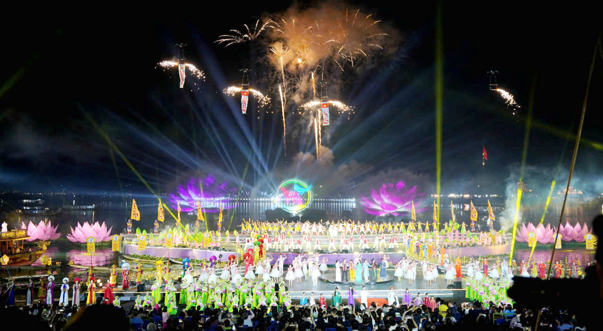 Chủ tịch Ủy ban nhân dân thành phố Huế Nguyễn Văn Phương mong muốn mang đến 1 năm du lịch đầy sôi động với hàng loạt sự kiện, lễ hội, chương trình nghệ thuật đặc sắc nhằm tôn vinh giá trị di sản, đồng thời tạo cơ hội để du khách trải nghiệm sự kết hợp hài hòa giữa truyền thống và hiện đại.