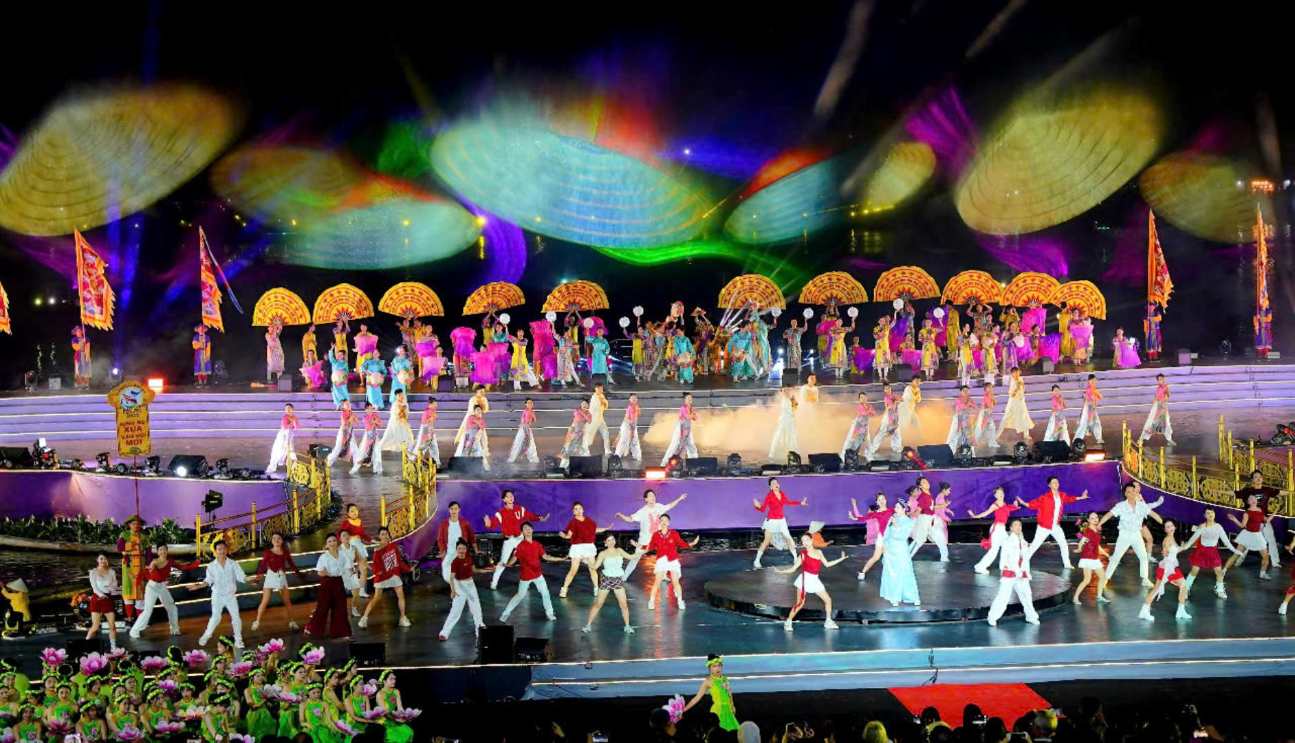 Ý tưởng của kịch bản cũng muốn gửi gắm thông điệp, những con sông cùng đổ ra biển lớn, mang ý nghĩa đất nước hội nhập và phát triển, vươn mình trong kỷ nguyên mới.